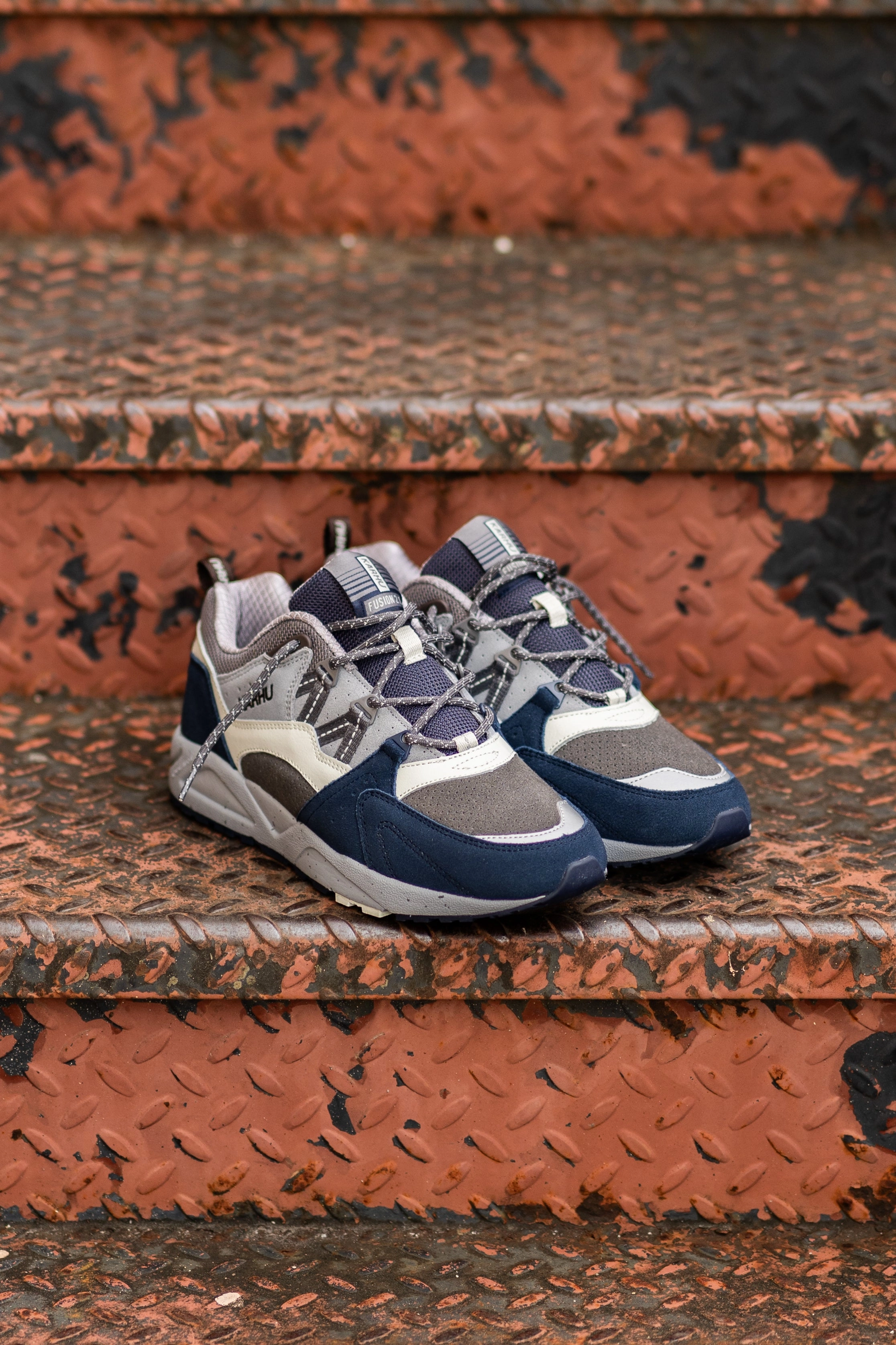 Men's Karhu Fusion 2.0 (Mood Indigo/Smoked Pearl) Advanced Traction Pattern