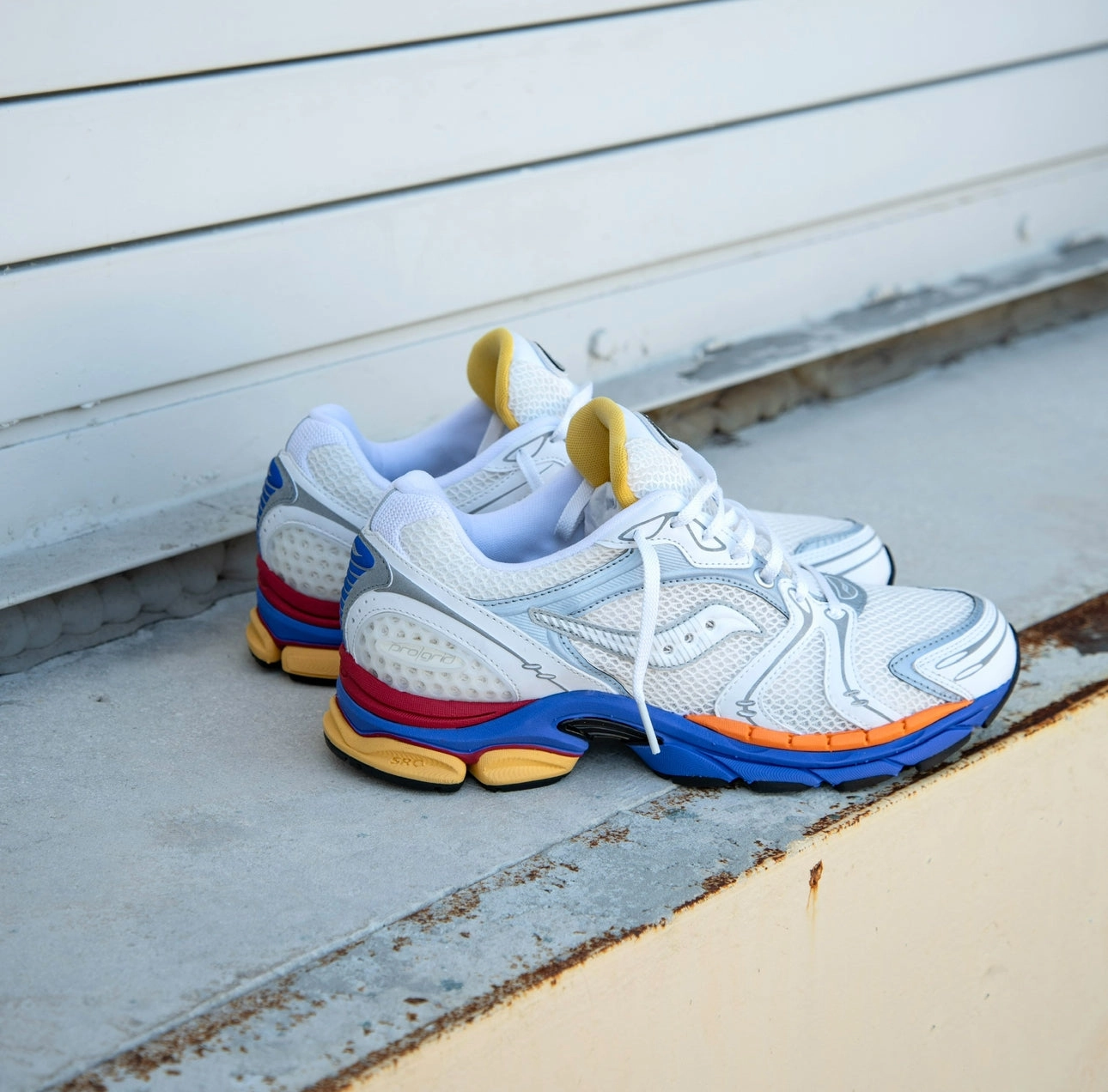 Walk Flex Casual grip Mens Saucony ProGrid Triumph 4  Galaxy (White/Multi)