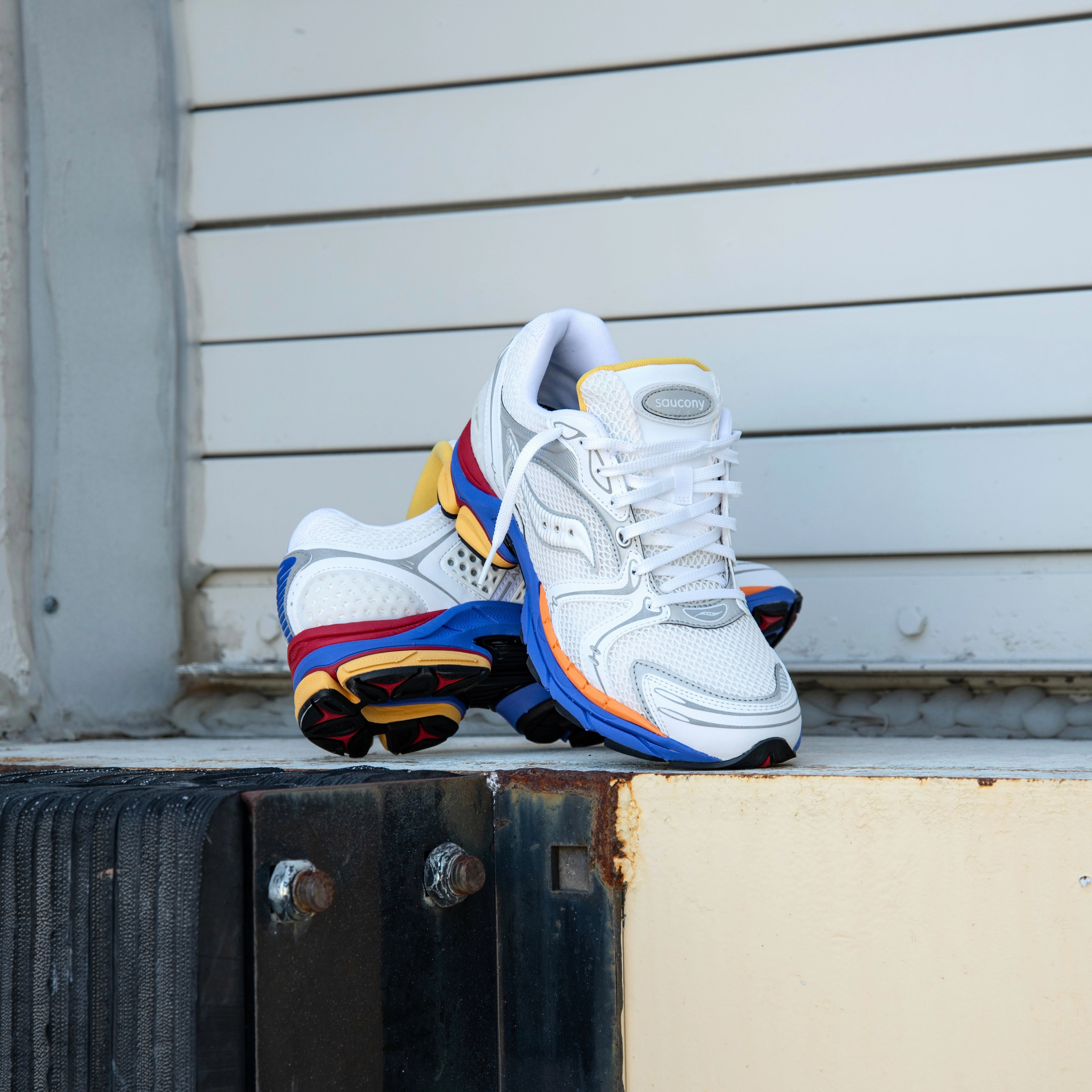 Mens Saucony ProGrid Triumph 4  Galaxy (White/Multi) Relaxed Feel Breathable Airflow Design