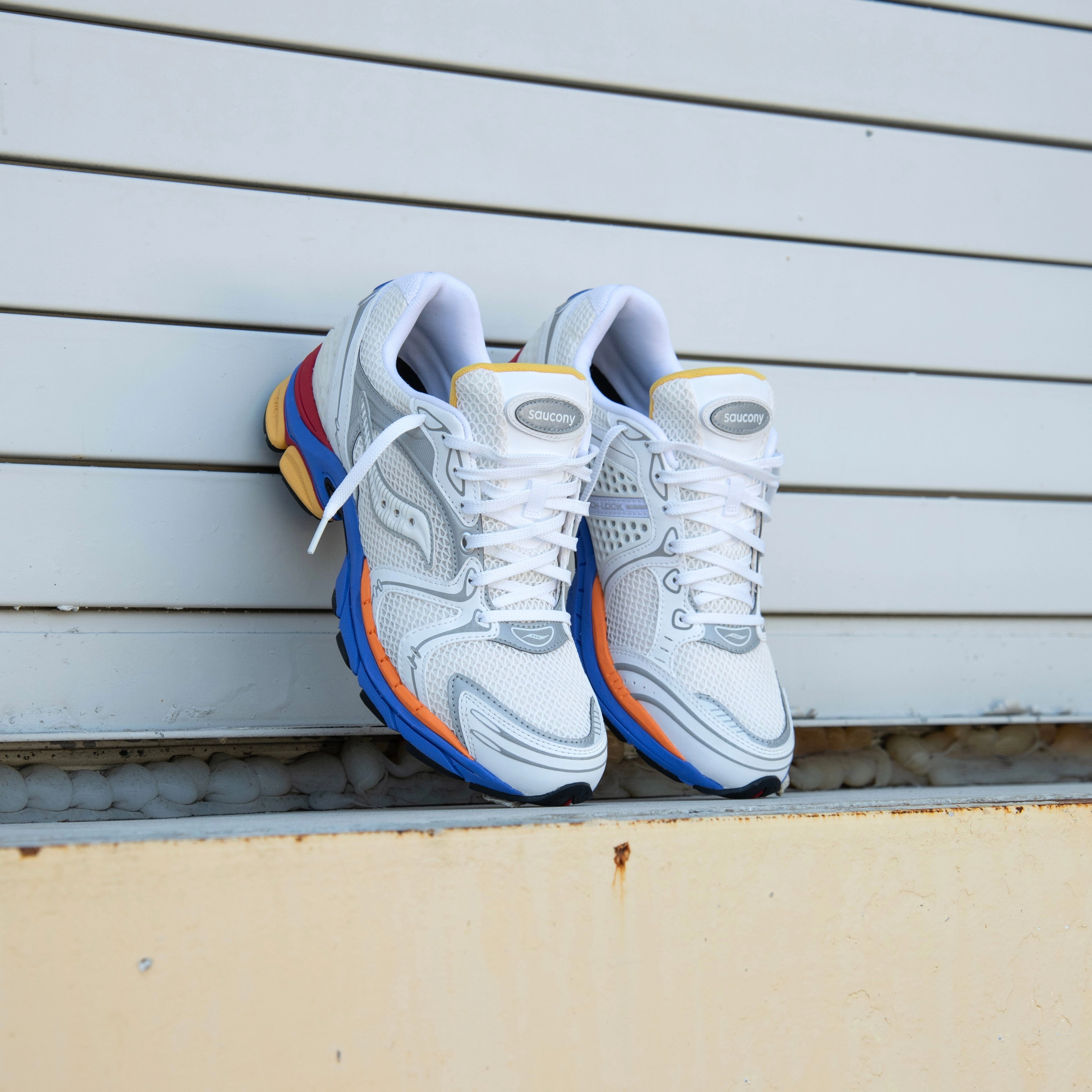 Mens Saucony ProGrid Triumph 4  Galaxy (White/Multi) Ventilation Tech