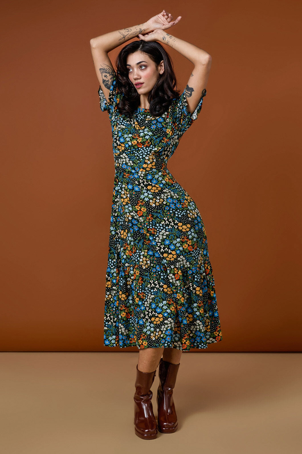 Country View Ada 90's Floral Midi Dress