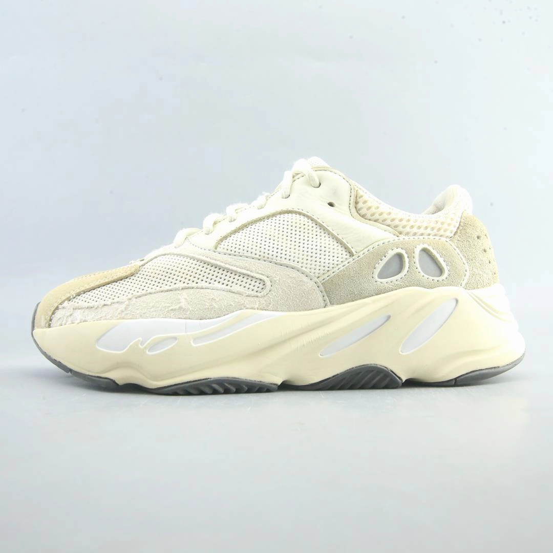 Adaptive Fit Lacing Lateral Stability Wings ADIDAS YEEZY BOOST 700