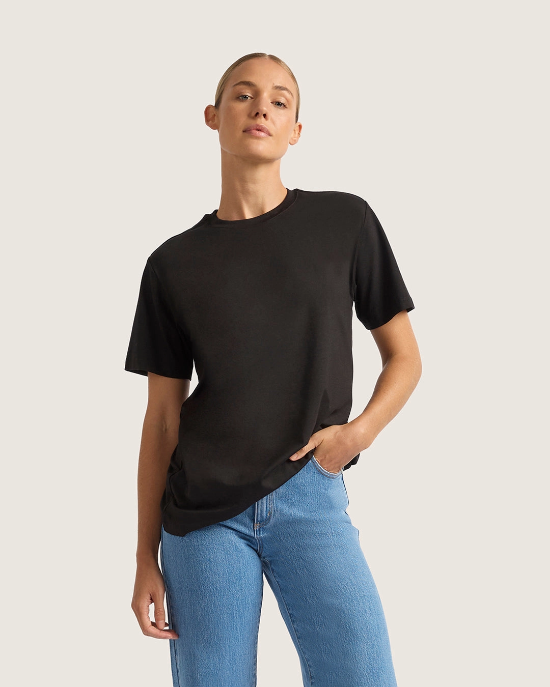 Women's Classic Crew Neck T-Shirt - Black MultiPurposePockets