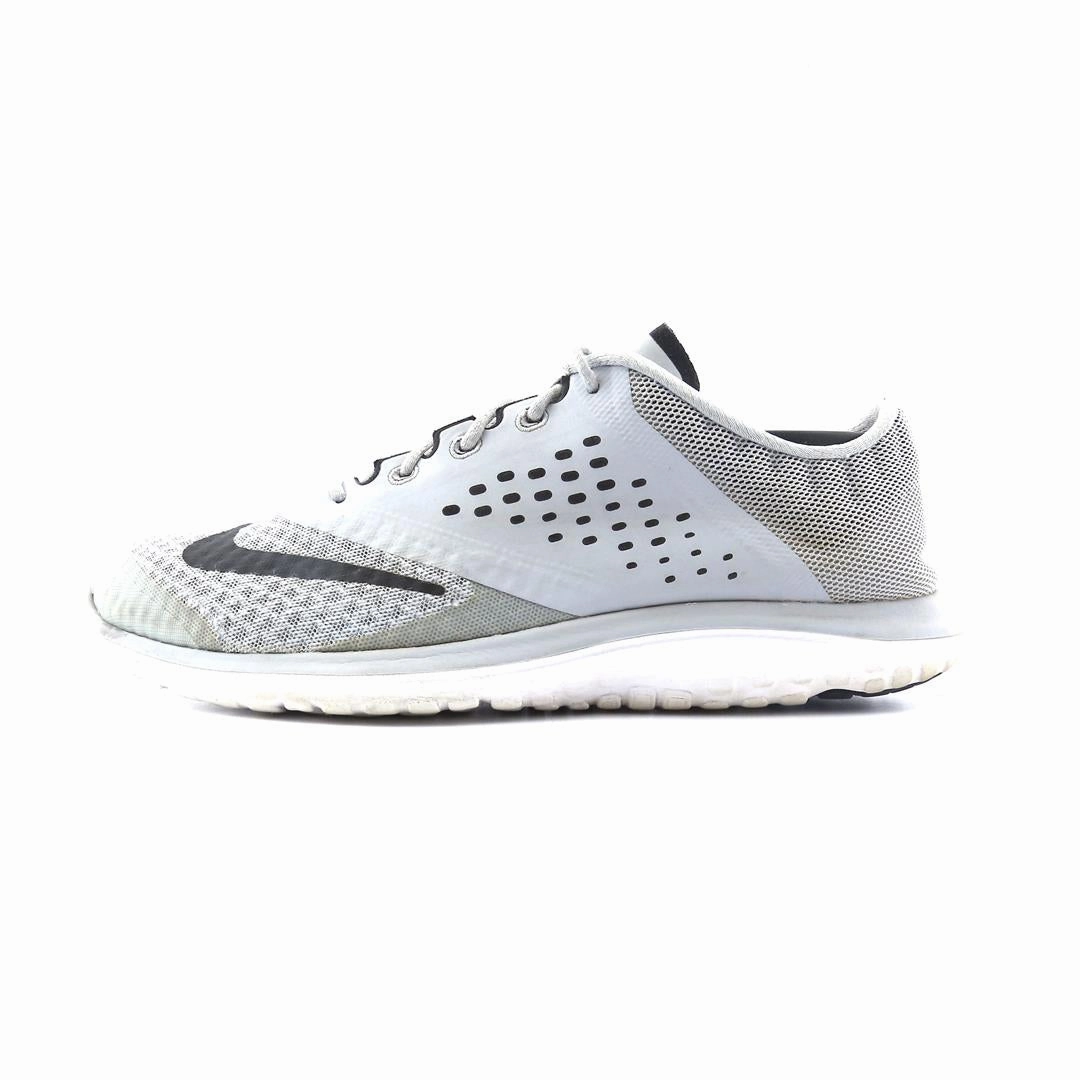 NIKE FS LITE RUN 2 running in a salt flat area shoes