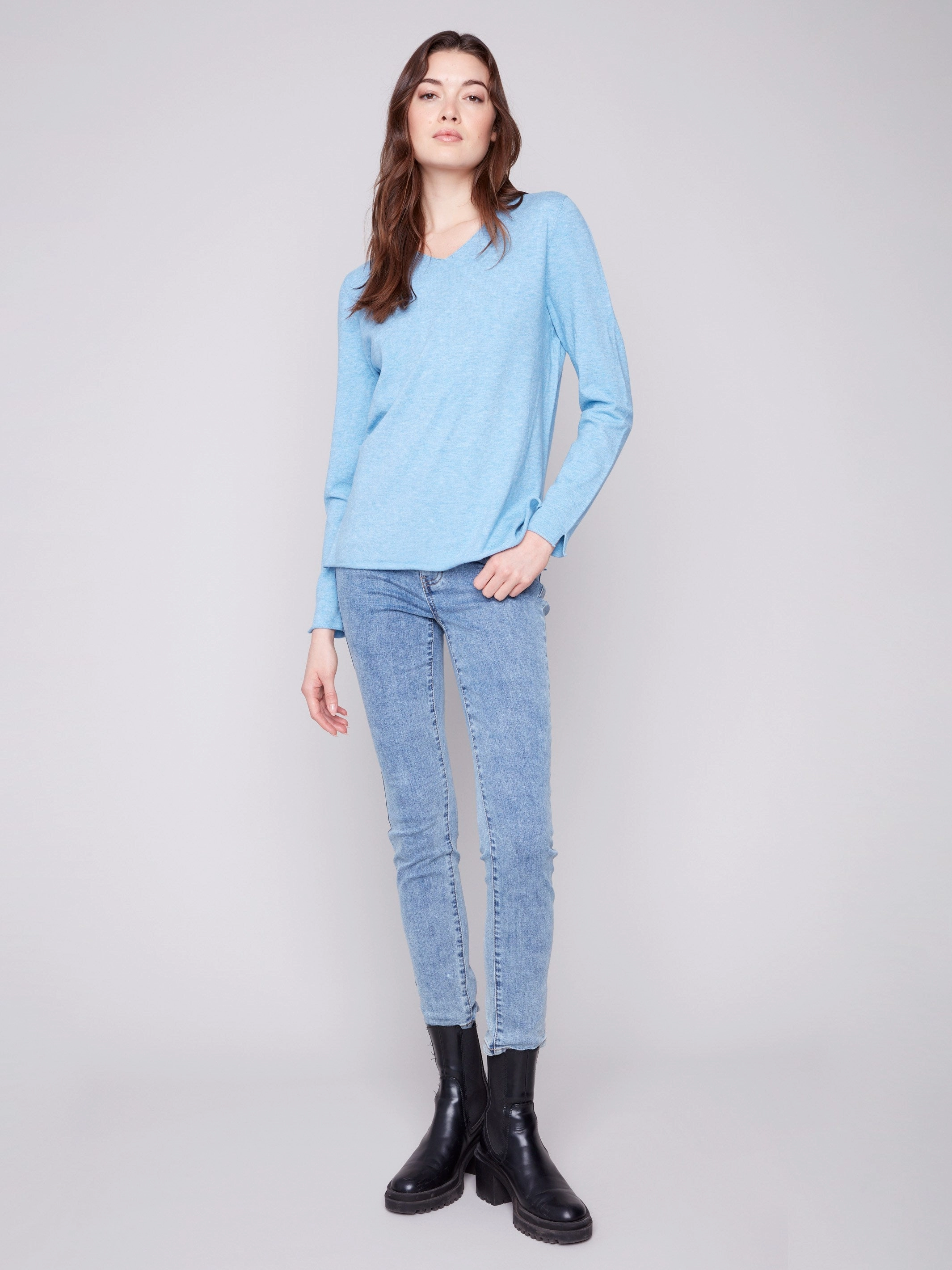 Basic V-Neck Sweater - Heather Oxford Tablecloth heeled