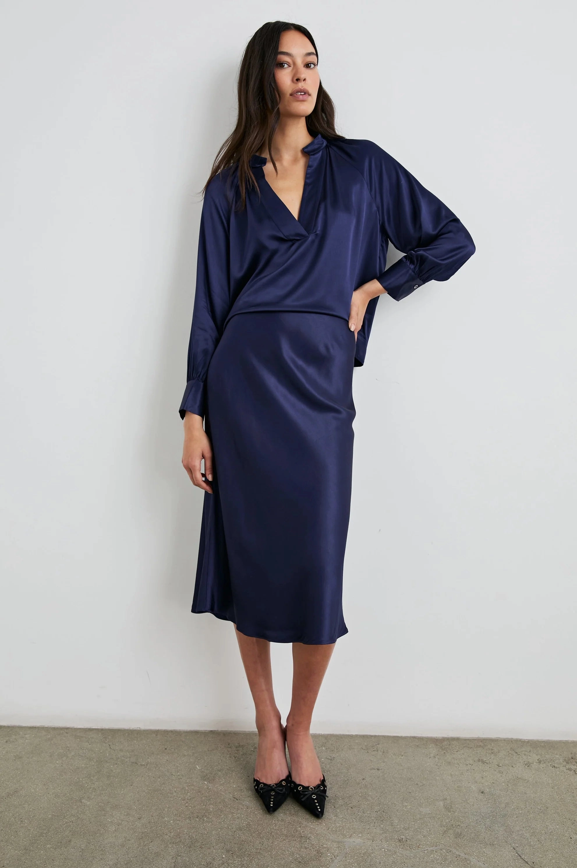 Training Fit ANYA SATIN CREPE SKIRT