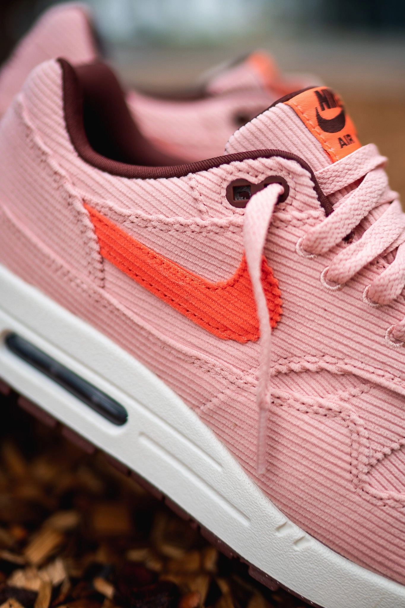 Training Lockdown fit Mens Nike Air Max 1 PRM (Coral Star)