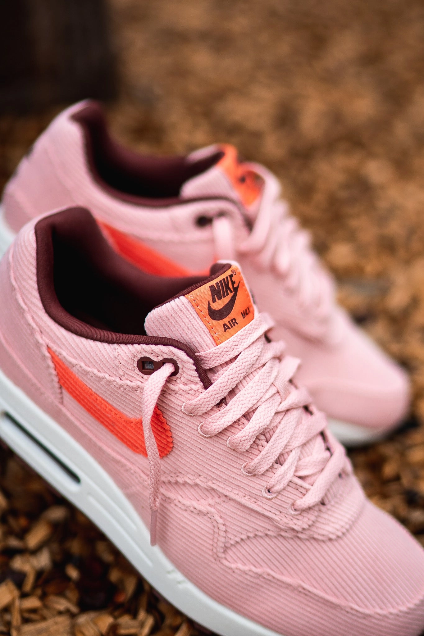 Abrasion Resistant Guards Casual Mens Nike Air Max 1 PRM (Coral Star)