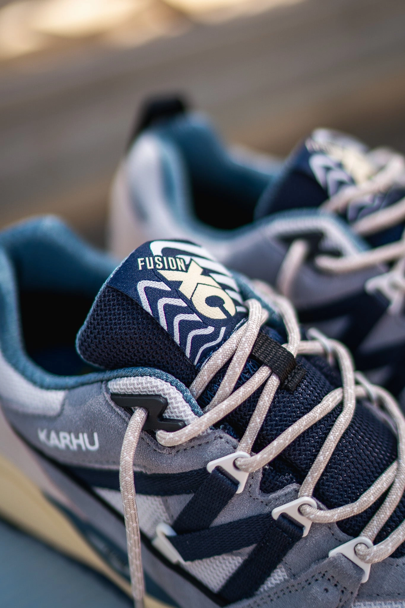 Wireless Lacing Tech HyperDurable Outsole Compound Mens Karhu Fusion XC (Ultimate Gray/India Ink)