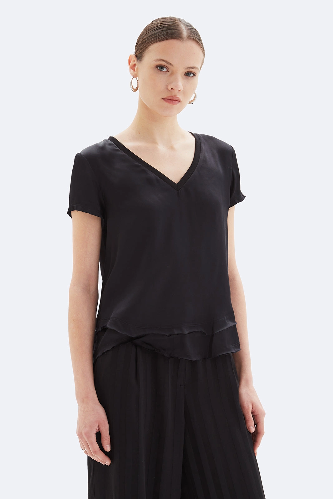 Virtual Fit AVA SATIN V-NECK MOCK LAYER TEE