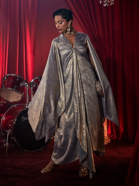 Venus Buckel Gown Bold Movement