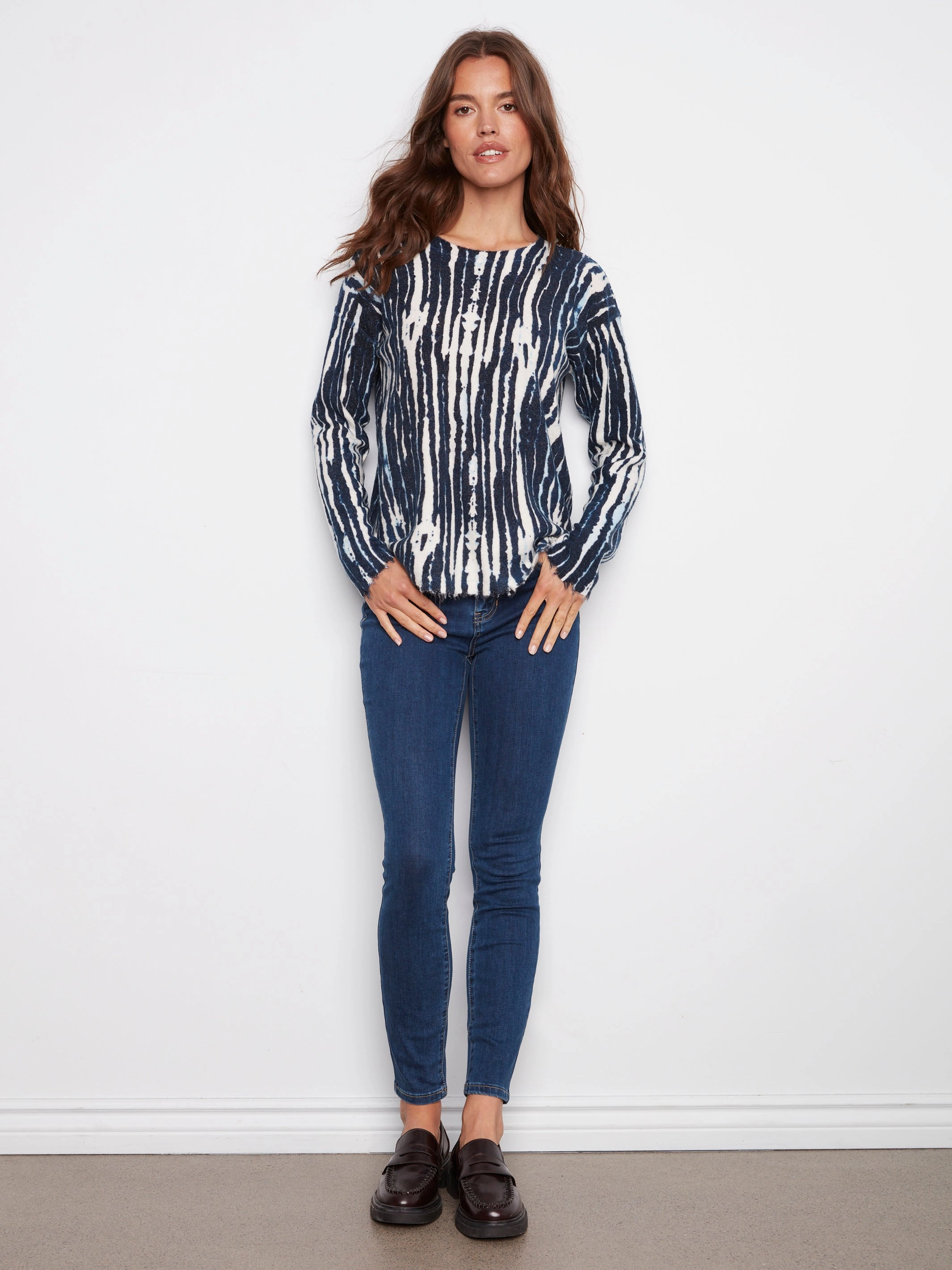 Reversible Printed Plush Sweater With Frayed Edges - Stream Candle