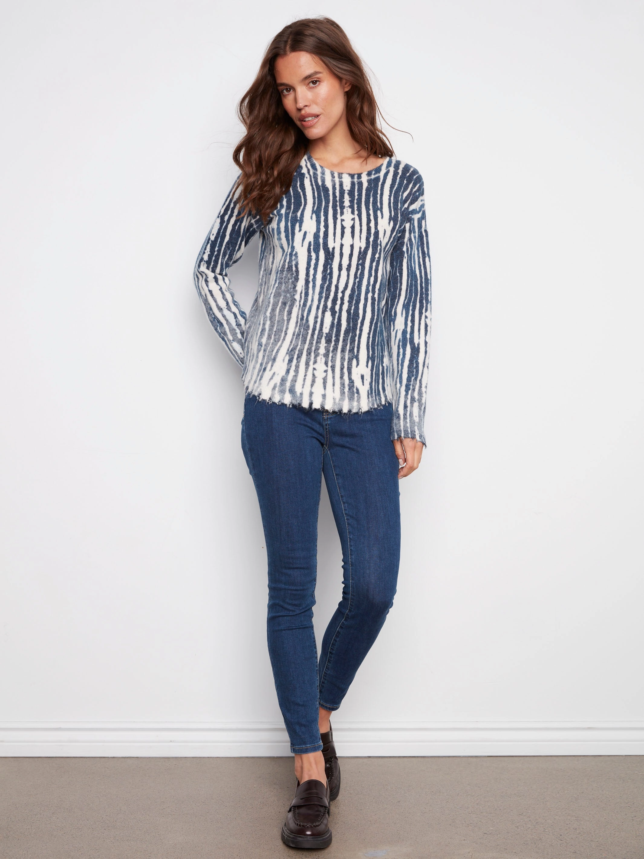 Reversible Printed Plush Sweater With Frayed Edges - Stream Easy to match