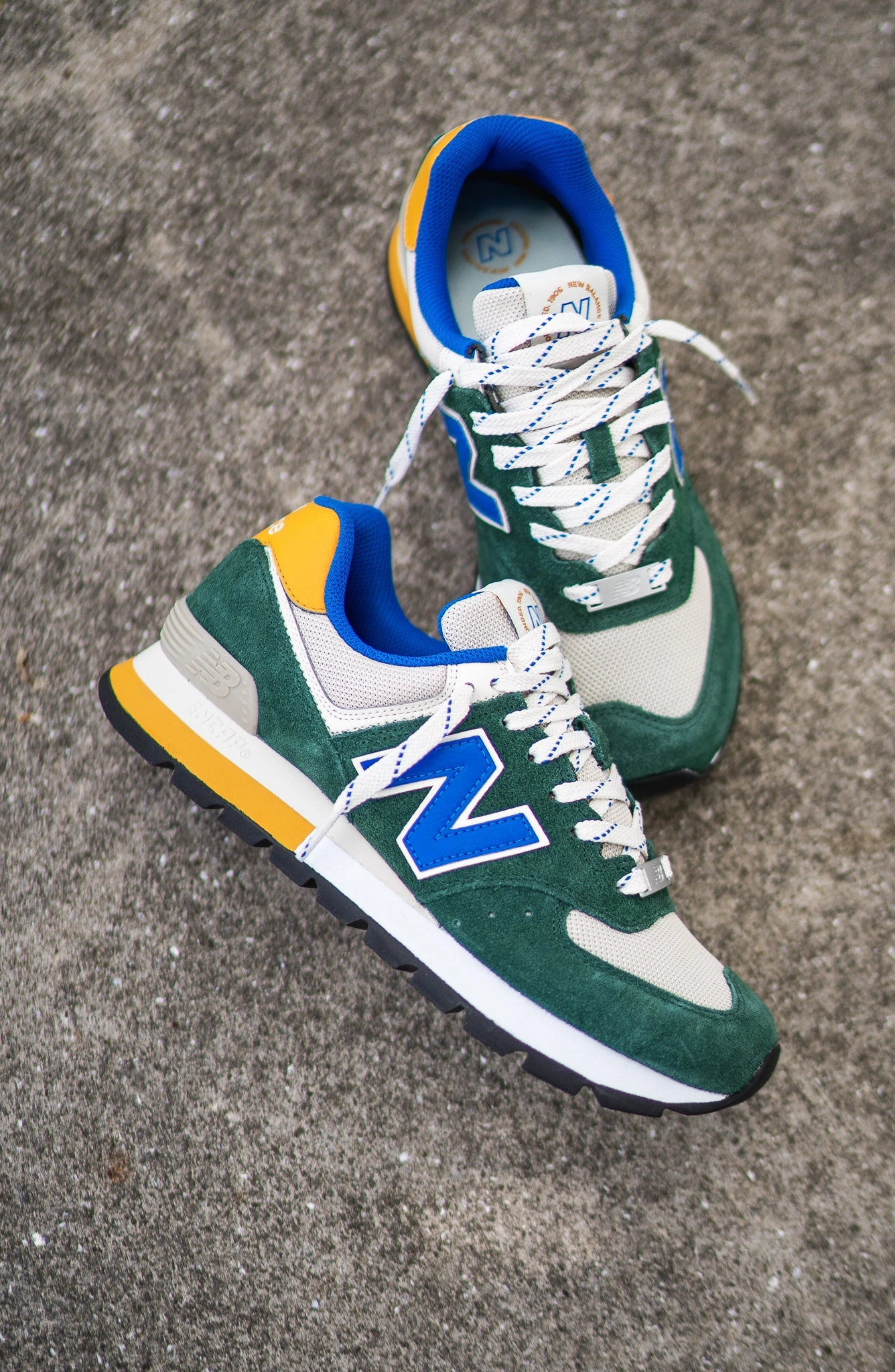 Comfort Fit Technology Fashion-forward materials Mens New Balance 574 (Green/Royal) - ML574DVG