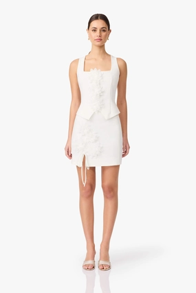 Jada Floral Set in White Elegant Line Inclusive Fit