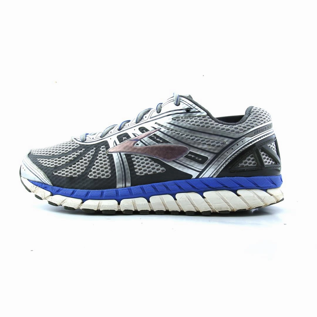 BROOKS BEAST 16 running in a drawbridge area shoes running in a bridge area shoes