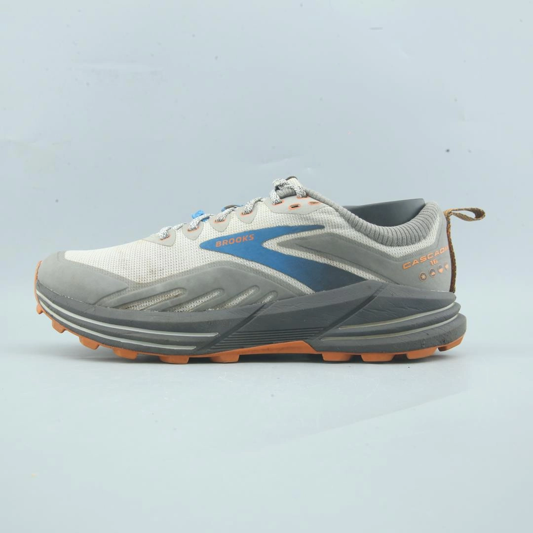BROOKS CASCADIA 16 Anatomical Shape Design All-day breathability