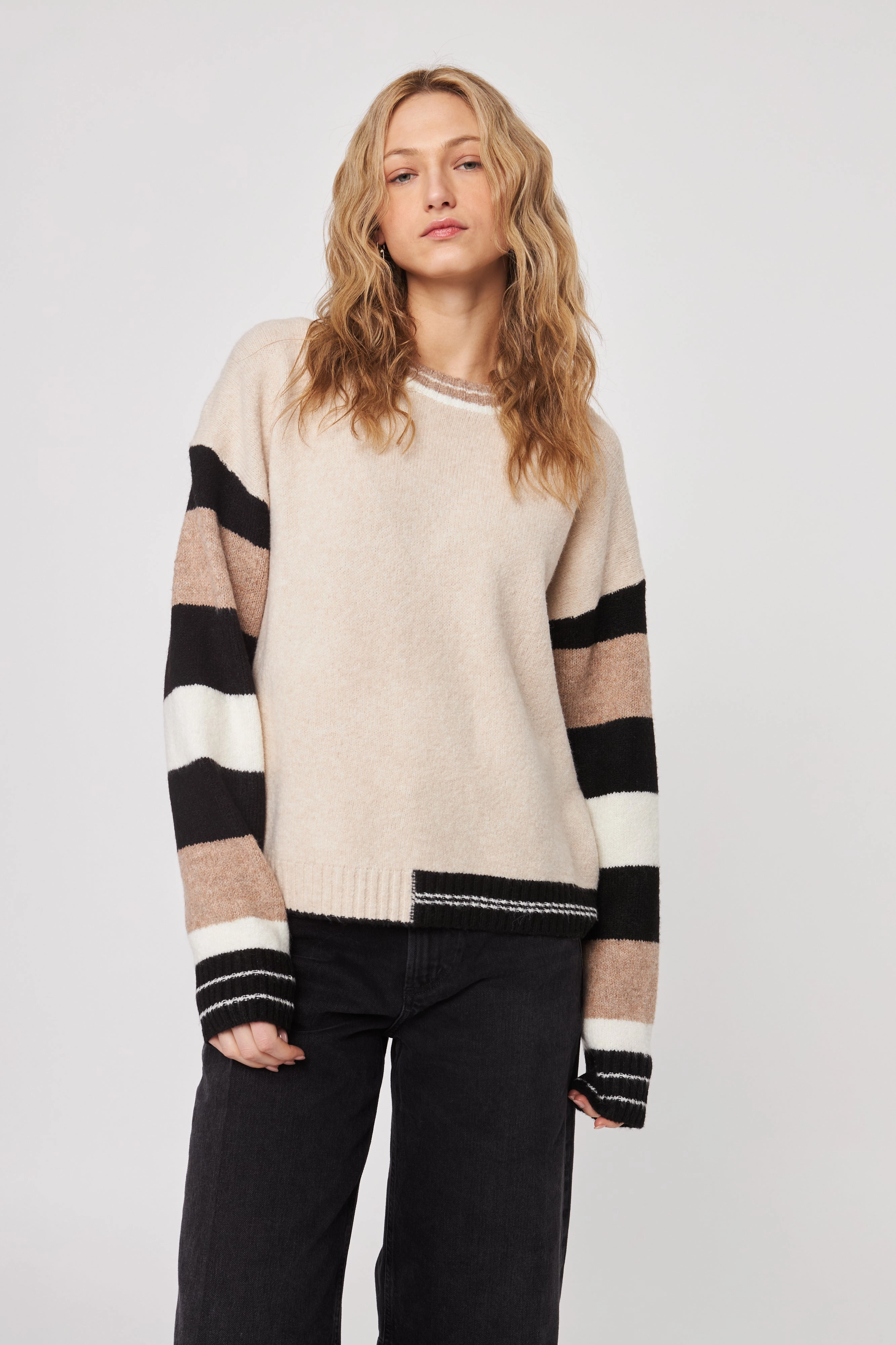 REED STRIPED SLEEVE SWEATER Heat Regulating Fabric VNeckline