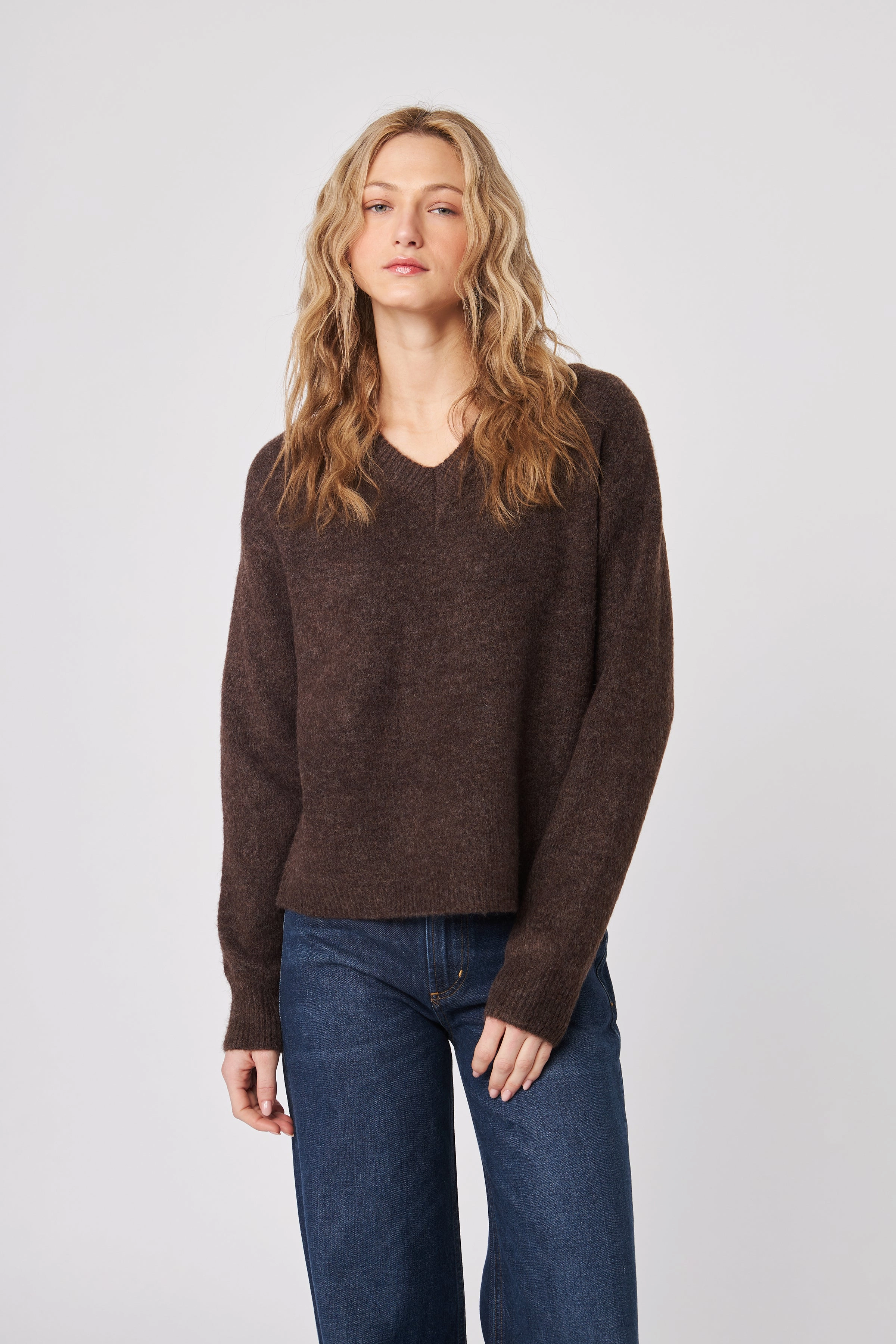 CHARLIE OVERSIZE V-NECK SWEATER Effortless Fashion