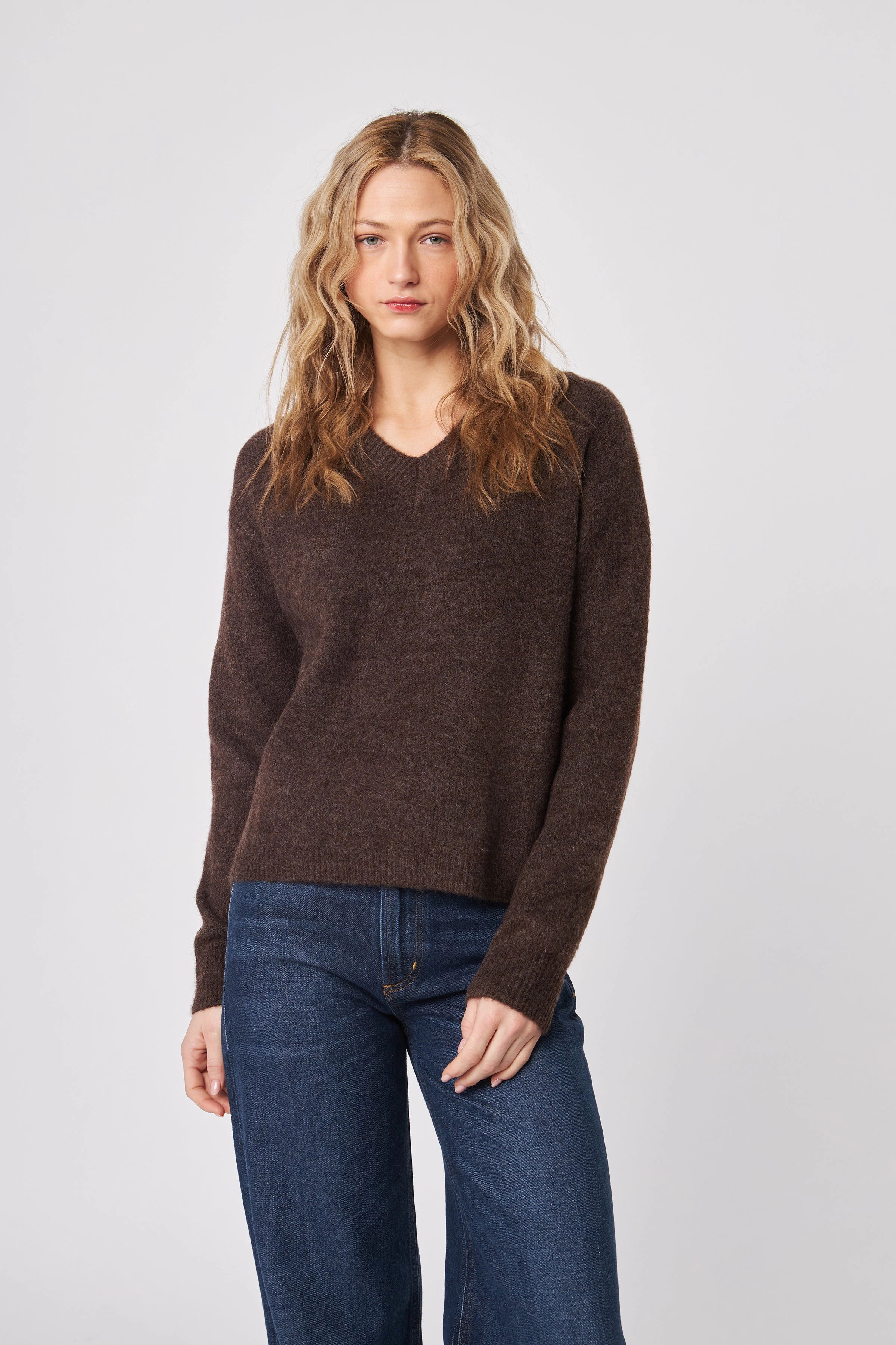 CHARLIE OVERSIZE V-NECK SWEATER NonSlipTrim casual sneakers