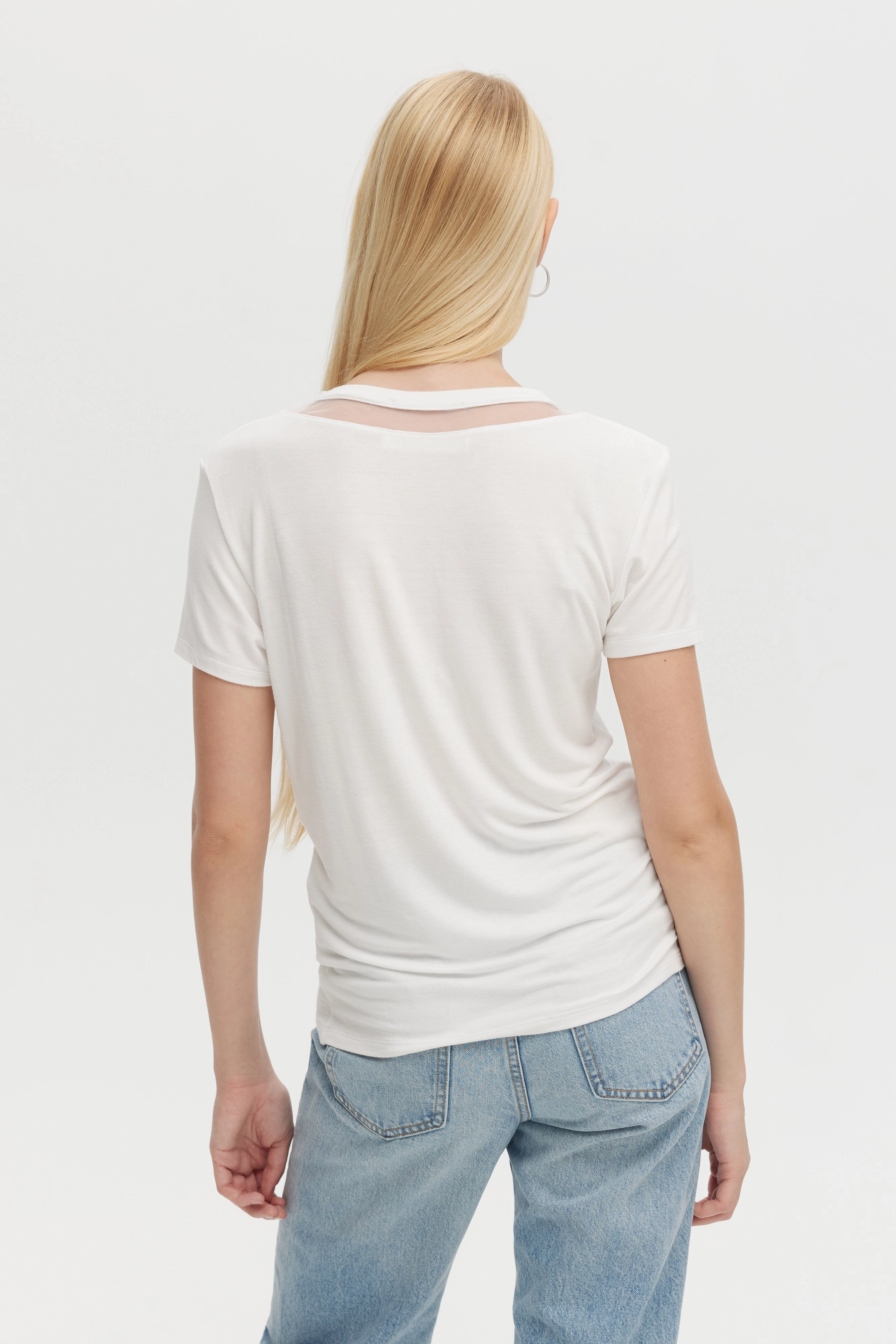 Fantasy Mood TULLE INSERTS V-NECK TEE