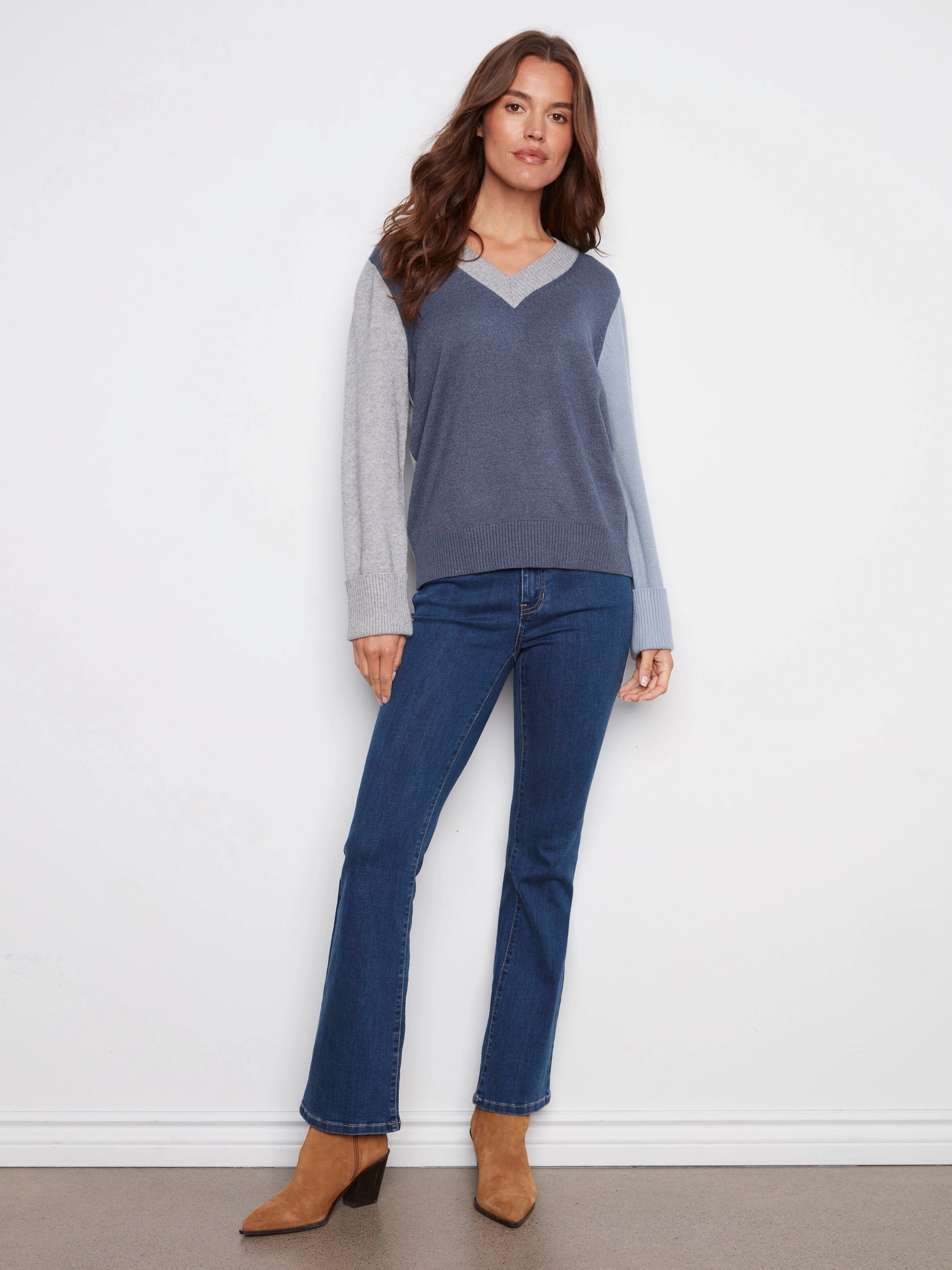 Colorblock V-Neck Sweater - Moonlight Piped Gaming