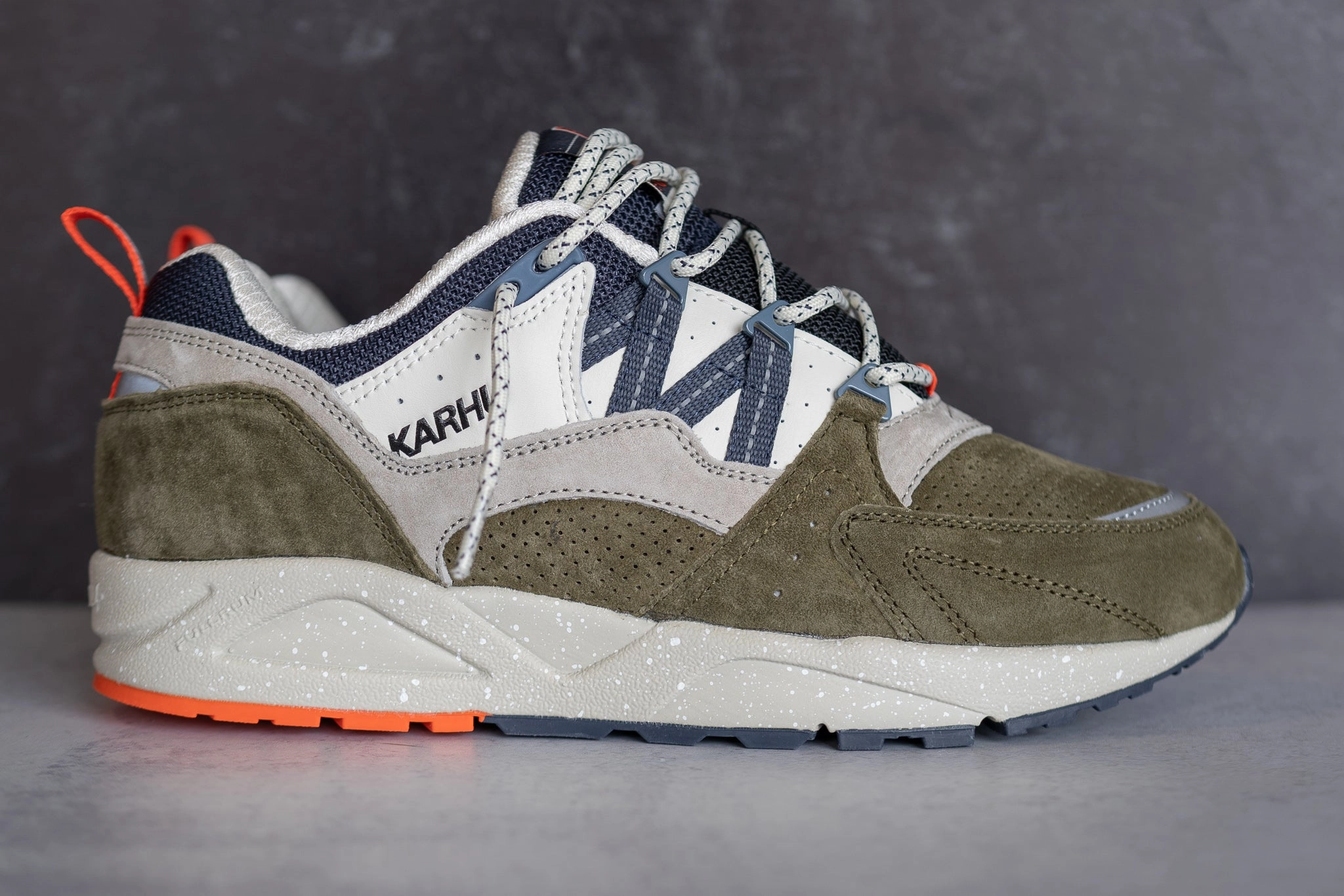 Karhu Fusion 2.0 (Capers) Adaptive Heel Lock Sneaker Fashion