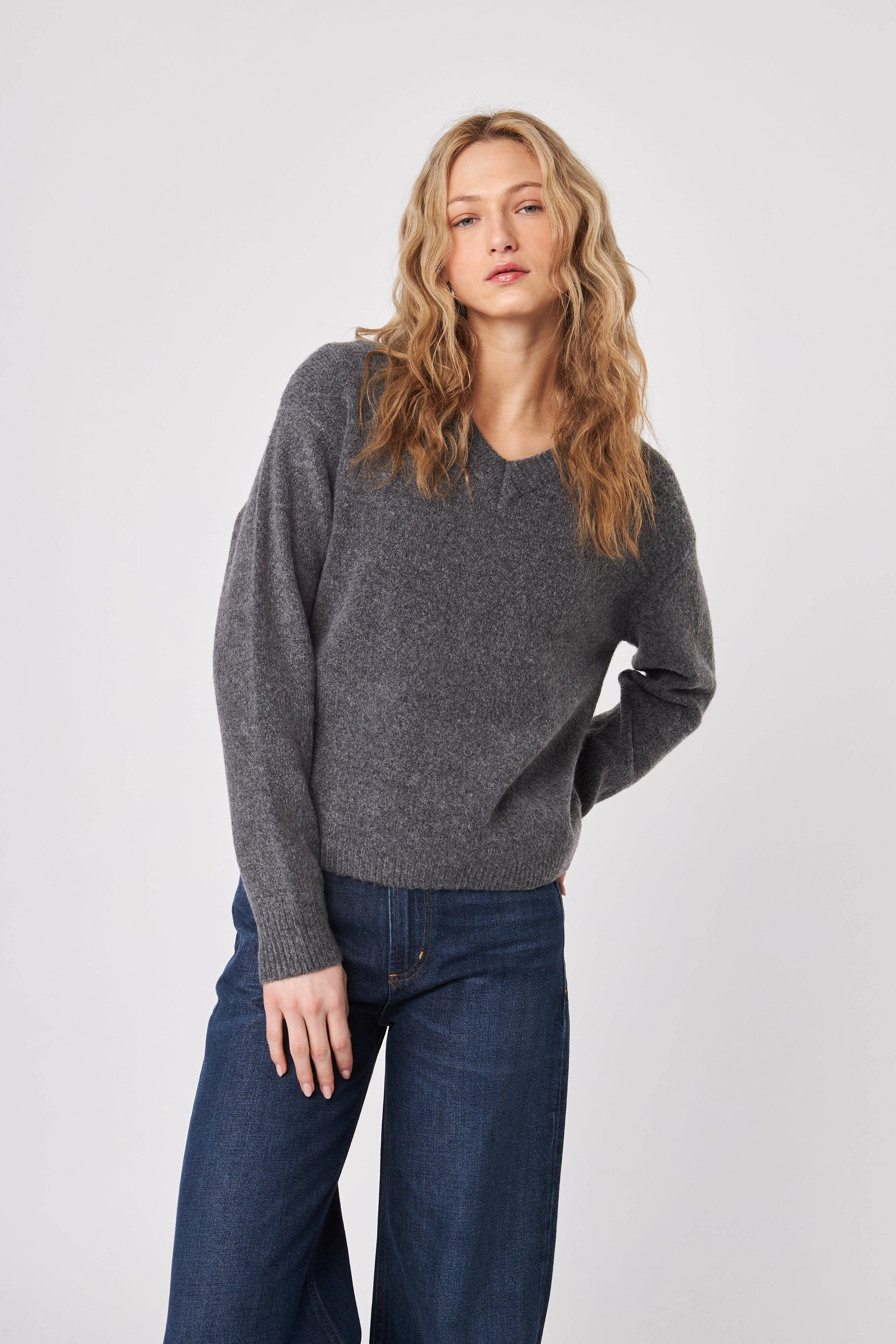 Hero Tale CHARLIE OVERSIZE V-NECK SWEATER
