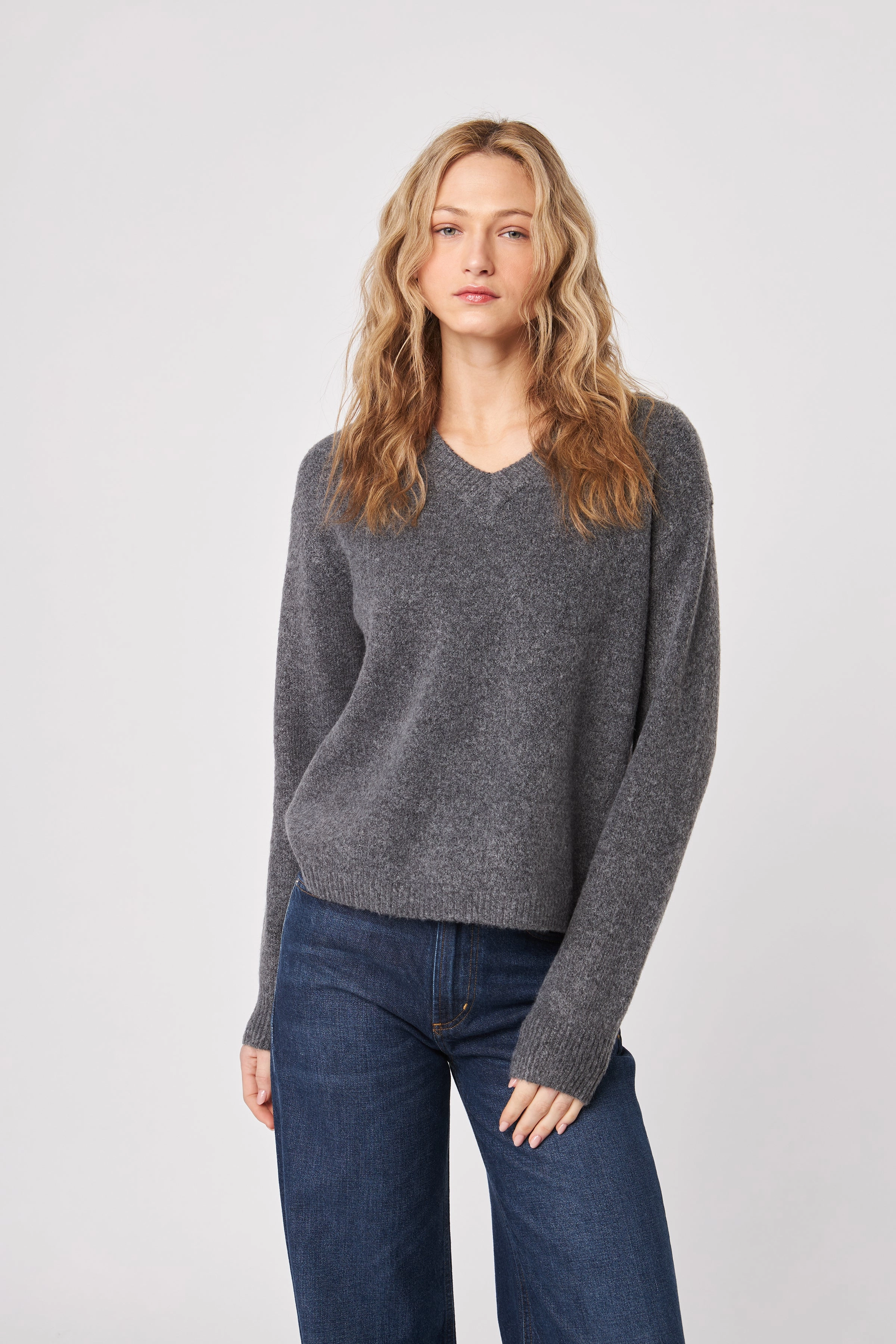 Elegant Skirt SmoothGripFastenings CHARLIE OVERSIZE V-NECK SWEATER