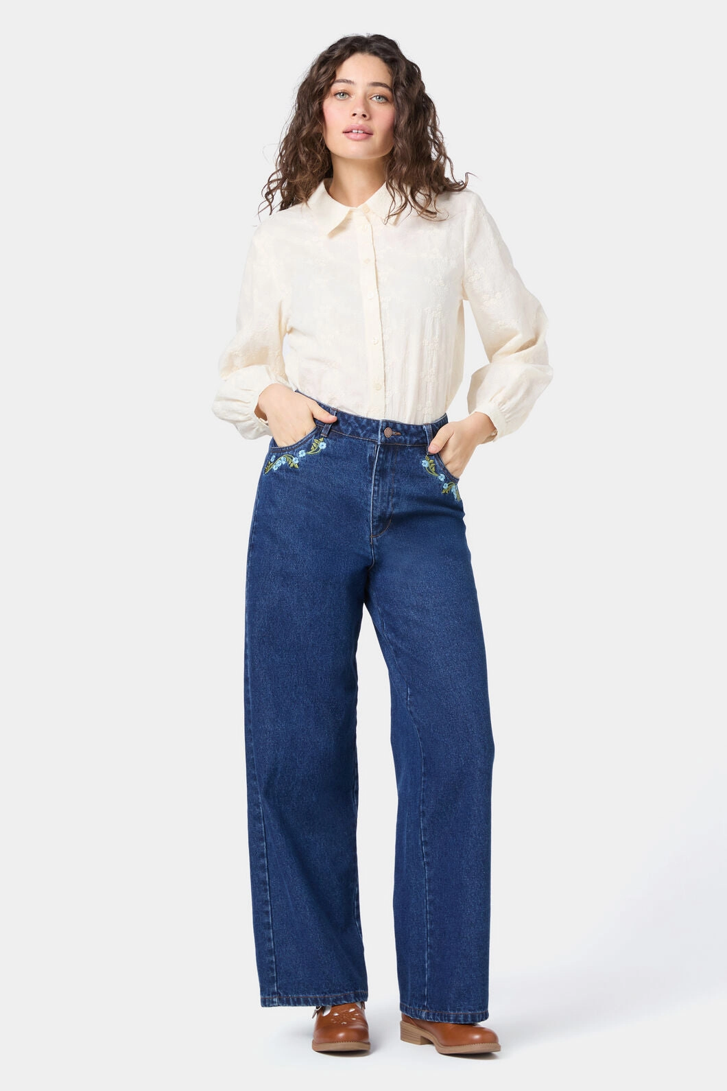 Sophisticated Look Wardrobe Choice Blue Blooms Embroidered Jean
