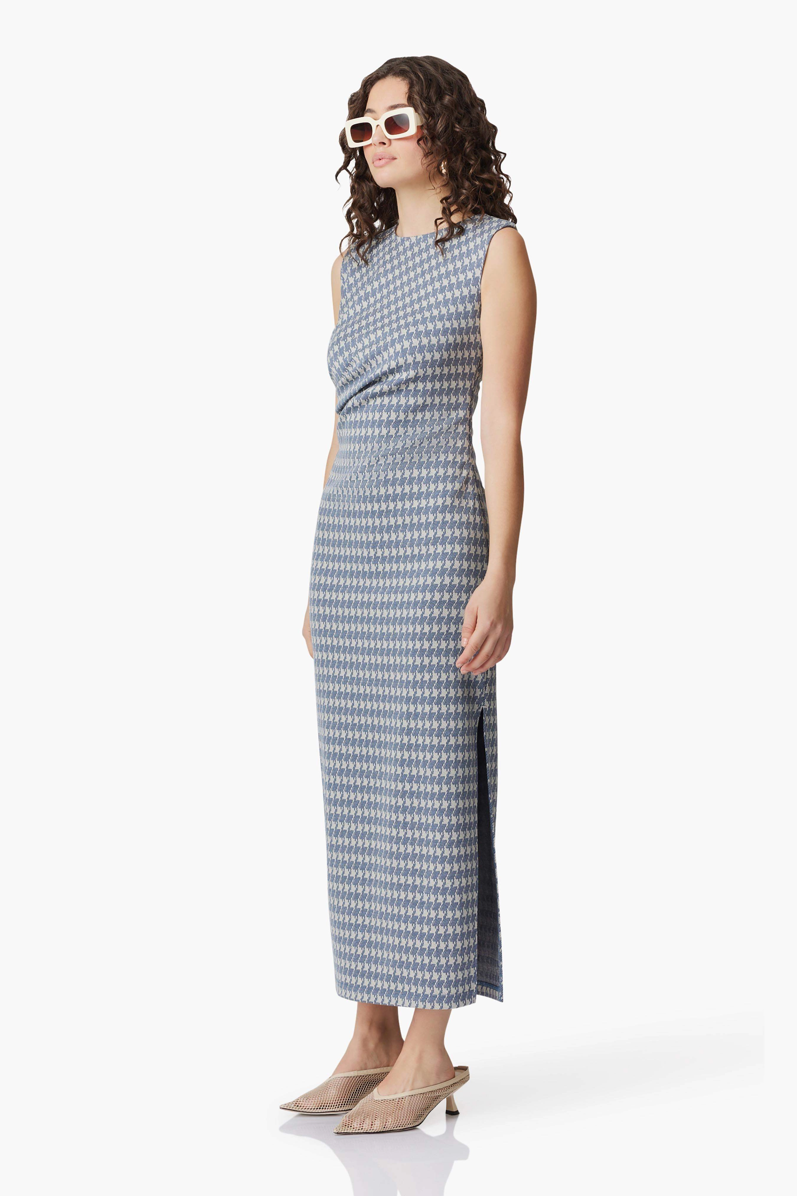 CURAAE Diana Midi Dress In Blue & White Street Ready