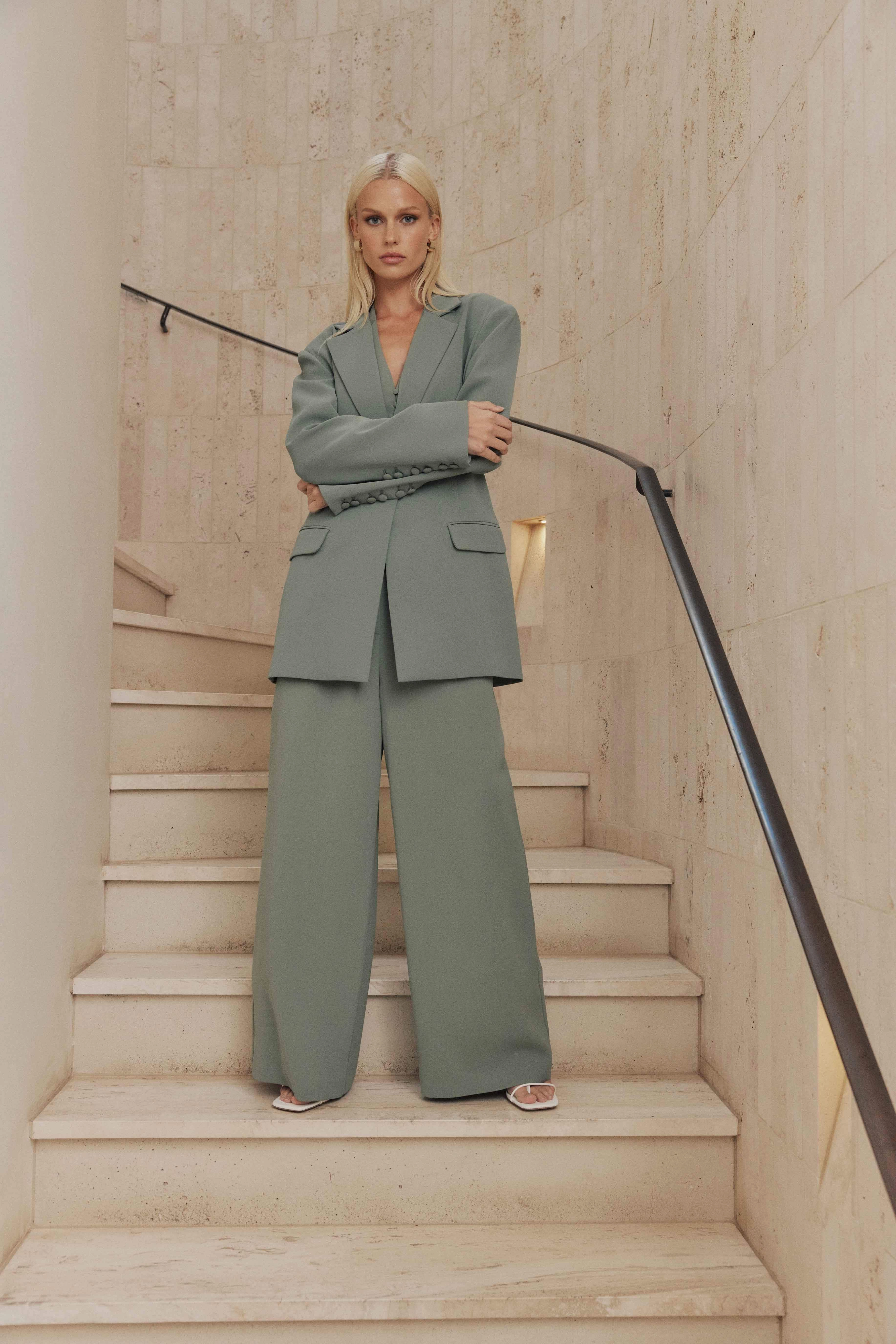 CURAAE Antara Slim Fit Blazer in Green Chill Detail Pink Glow