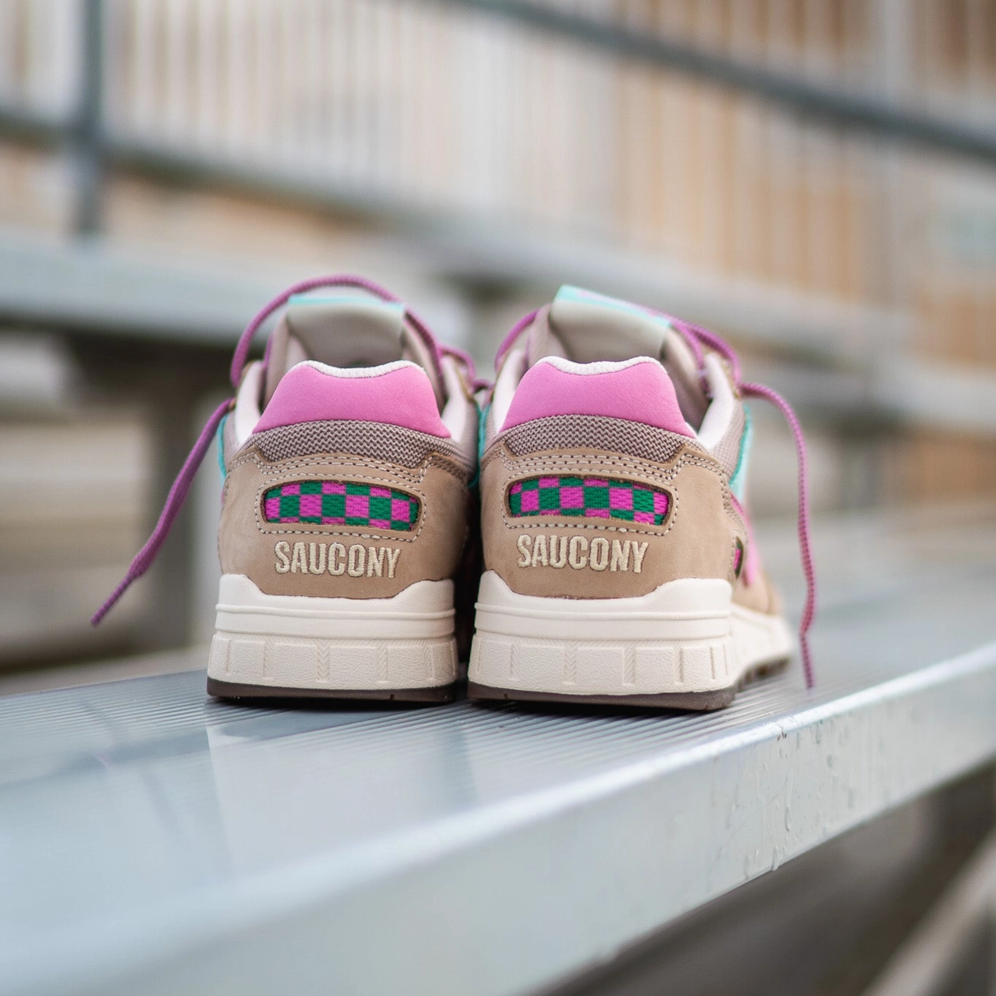 Saucony Shadow 5000 Earth Citizen (Gray/Pink) Non Irritating Stitching