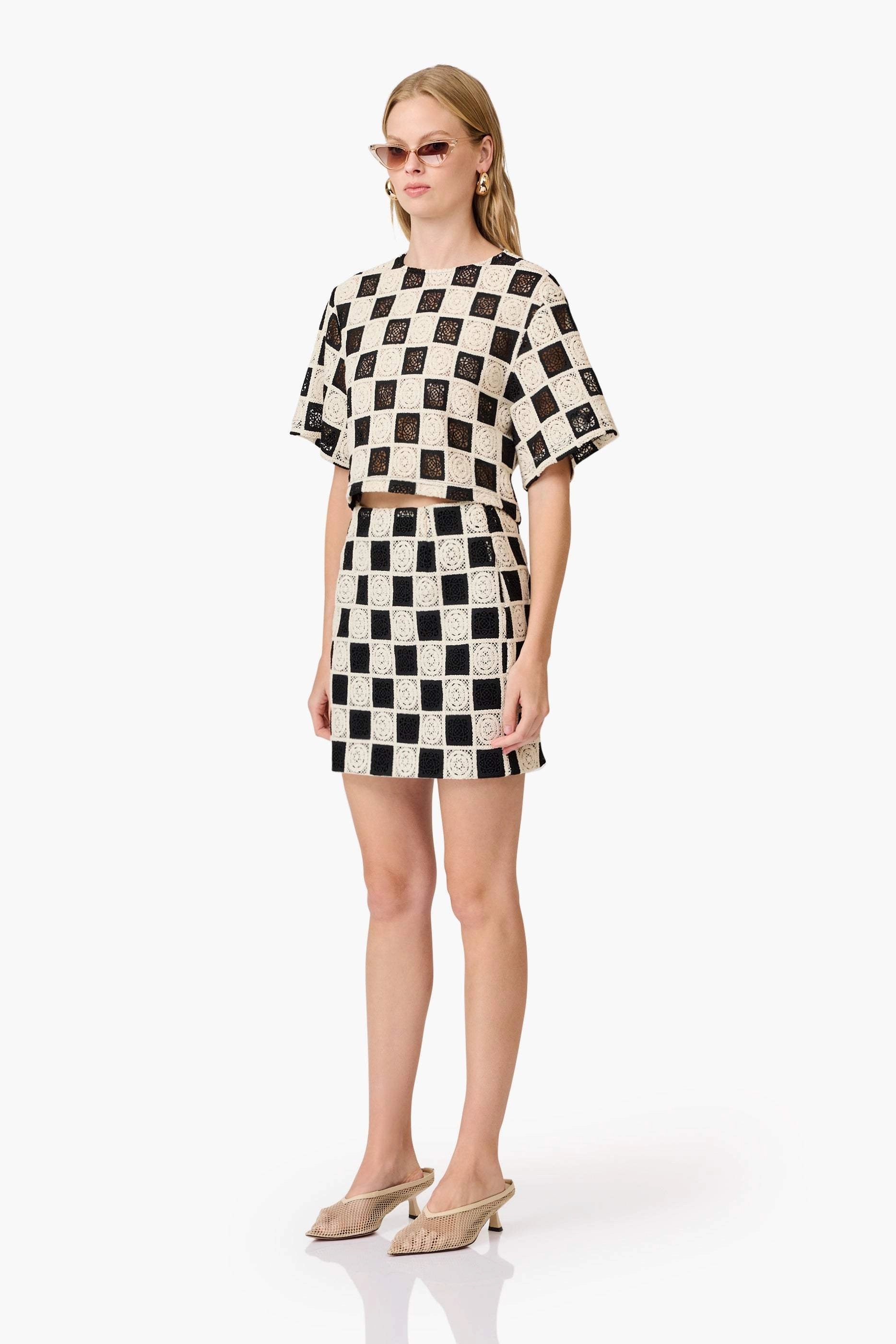 Timeless Fashion All Daywear CURAAE Soho Crochet Mini Skirt in Black & White