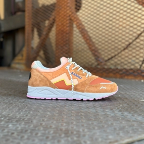 Compression Resistant EVA Karhu Aria 95 (Brown Sugar/Almost Apricot)