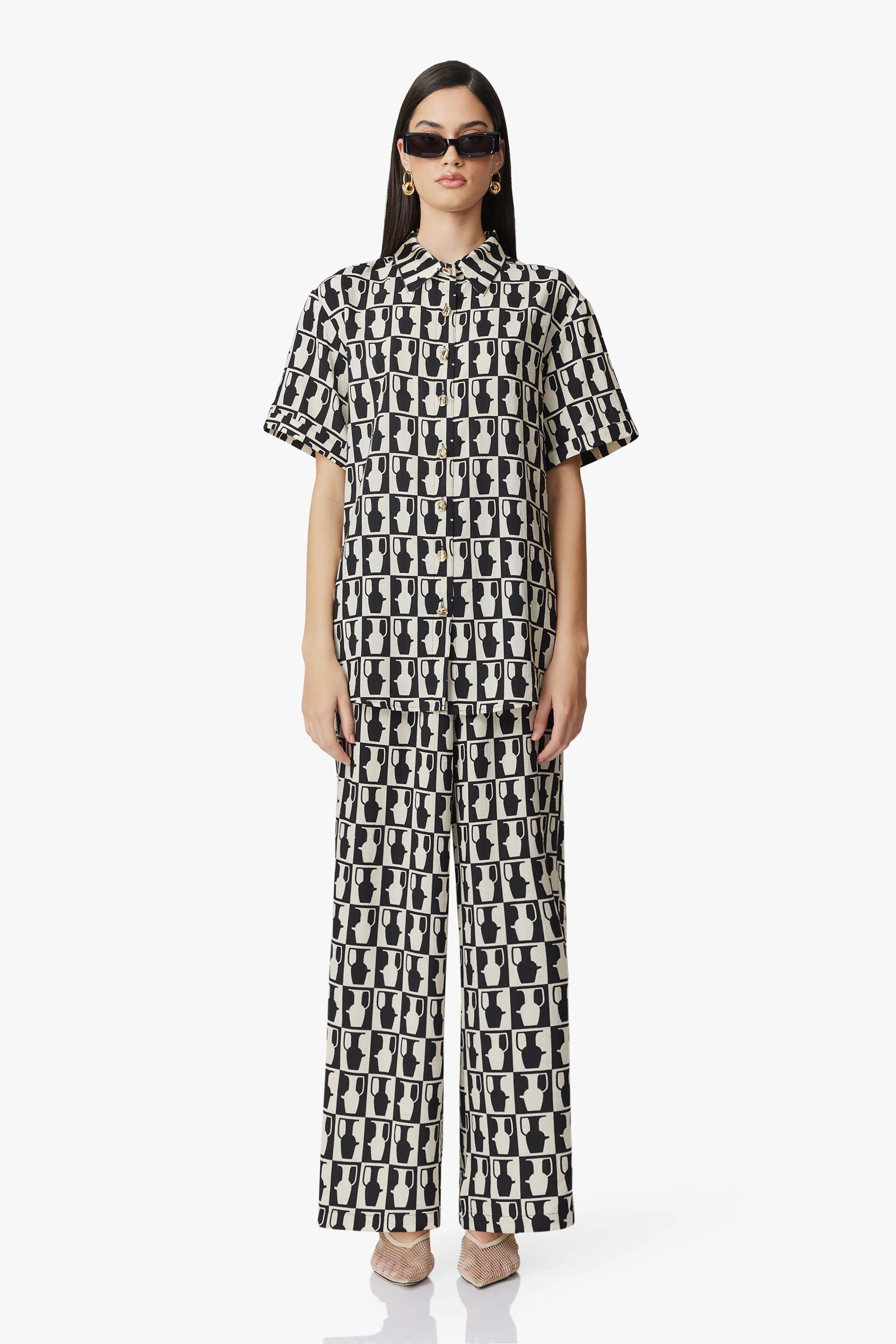 and Effortless fit dress. CURAAE Gianna Shirt In Black & White