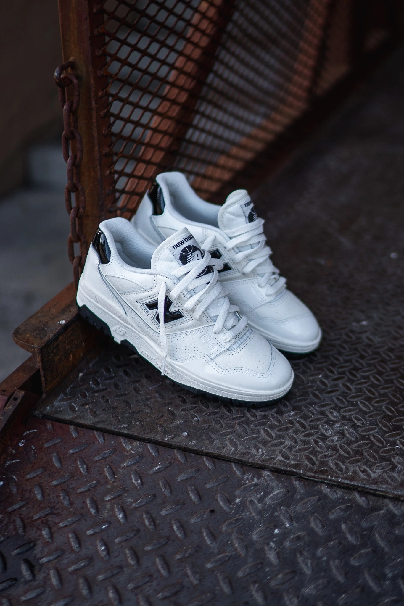 Mens New Balance 550 (White/Black) - BB550YKF Slim flair