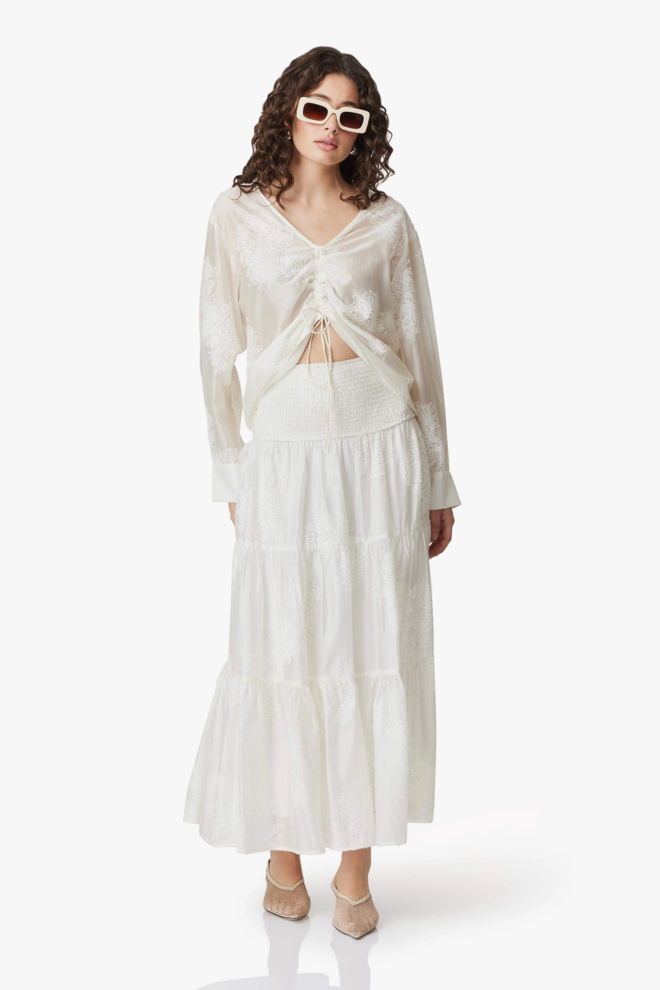 CURAAE Grace Set in White Fluid Cut Light Drape