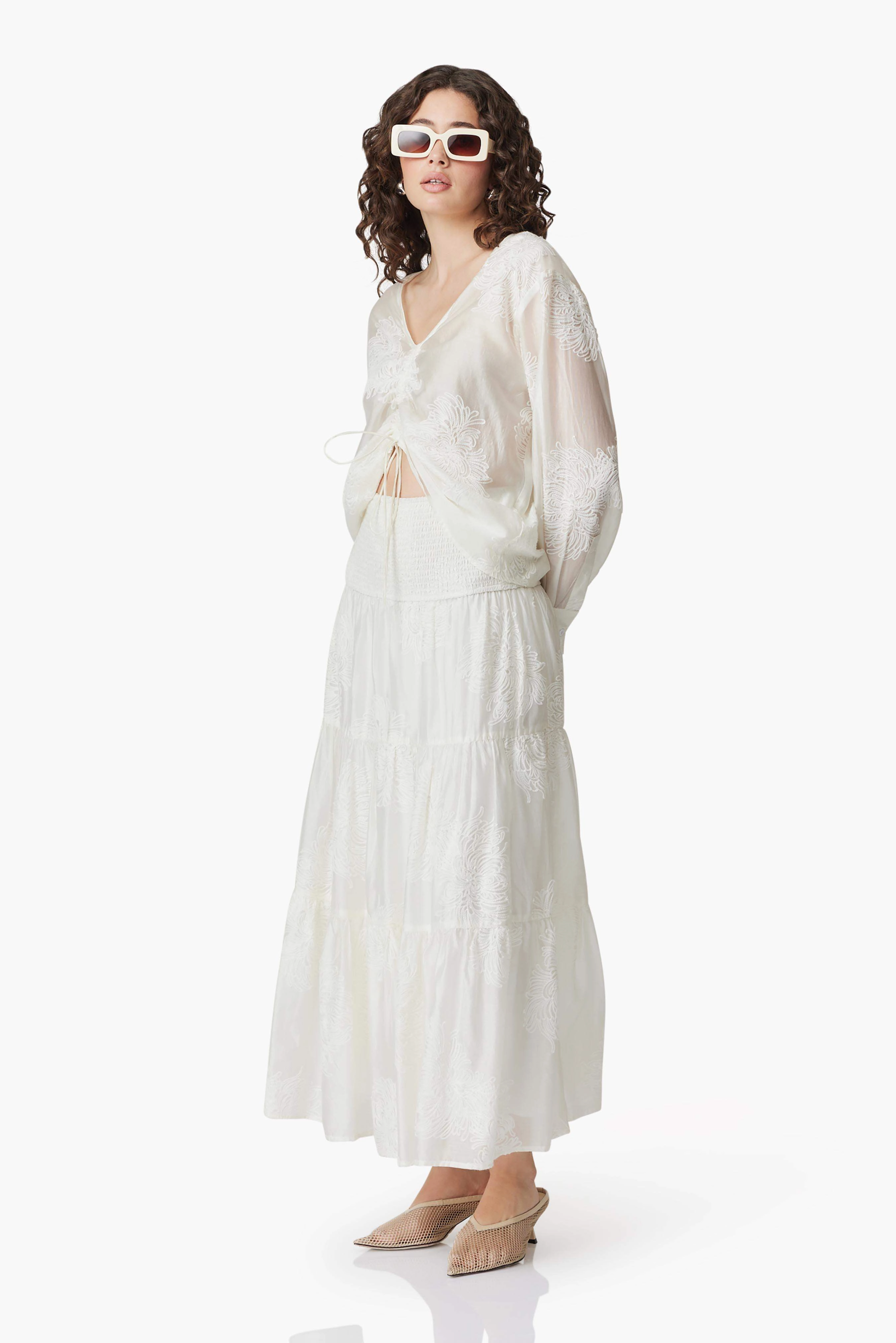 Dew Tone Subtle tone CURAAE Grace Set in White