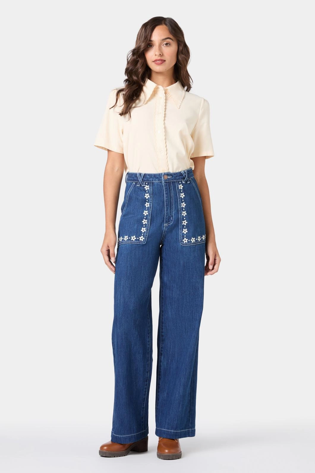 Meg Daisy Embroidered Jean Flex Look