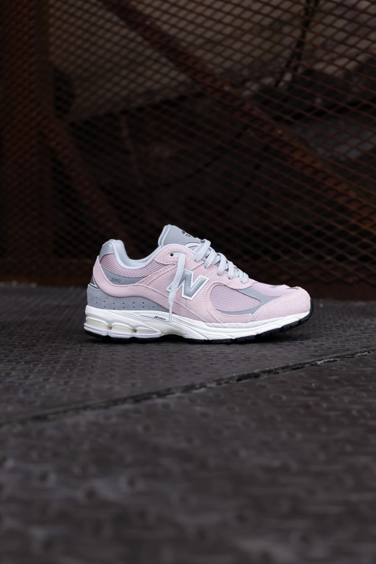 All weather Low Profile Cushion Mens New Balance 2002R (Orb Pink) - M2002RFC