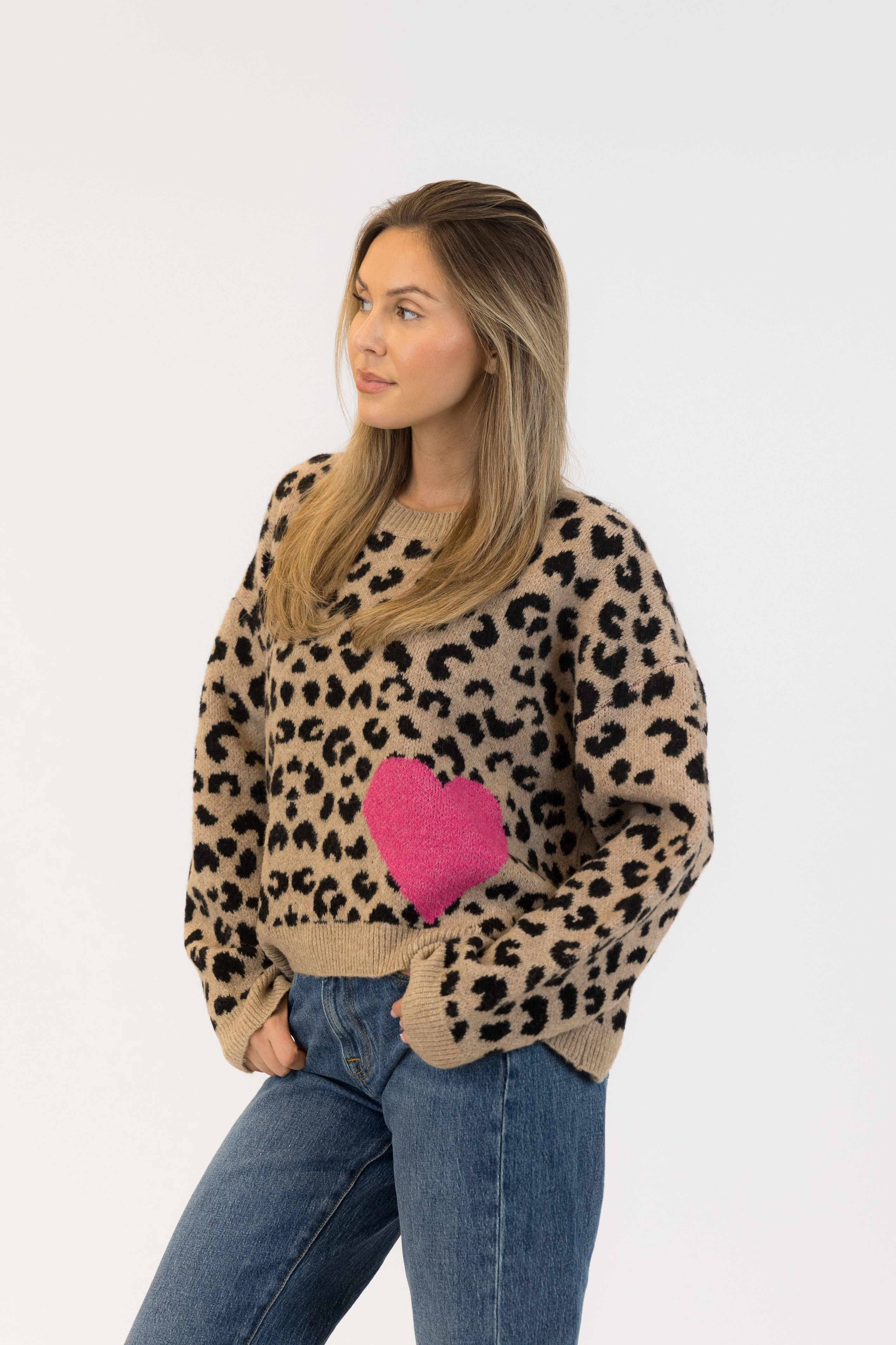 Model Edge Recycled Fit JESSIE LEOPARD PRINT SWEATER WITH HEART