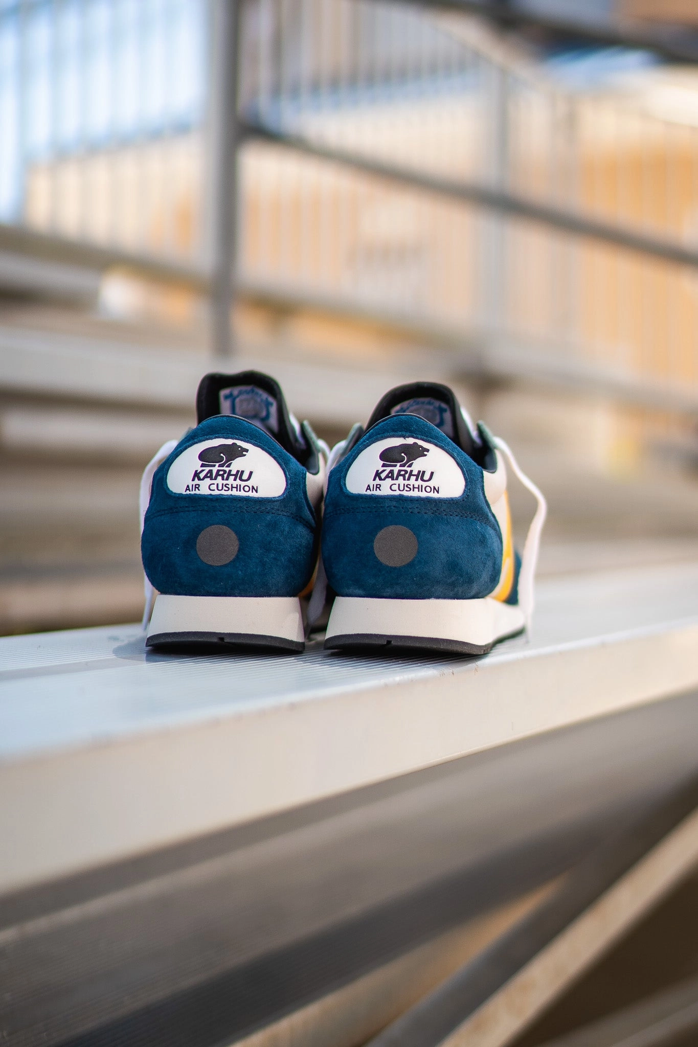 Karhu Albatross 82 (Reflecting Pond) Gusseted Tongue Timeless traction