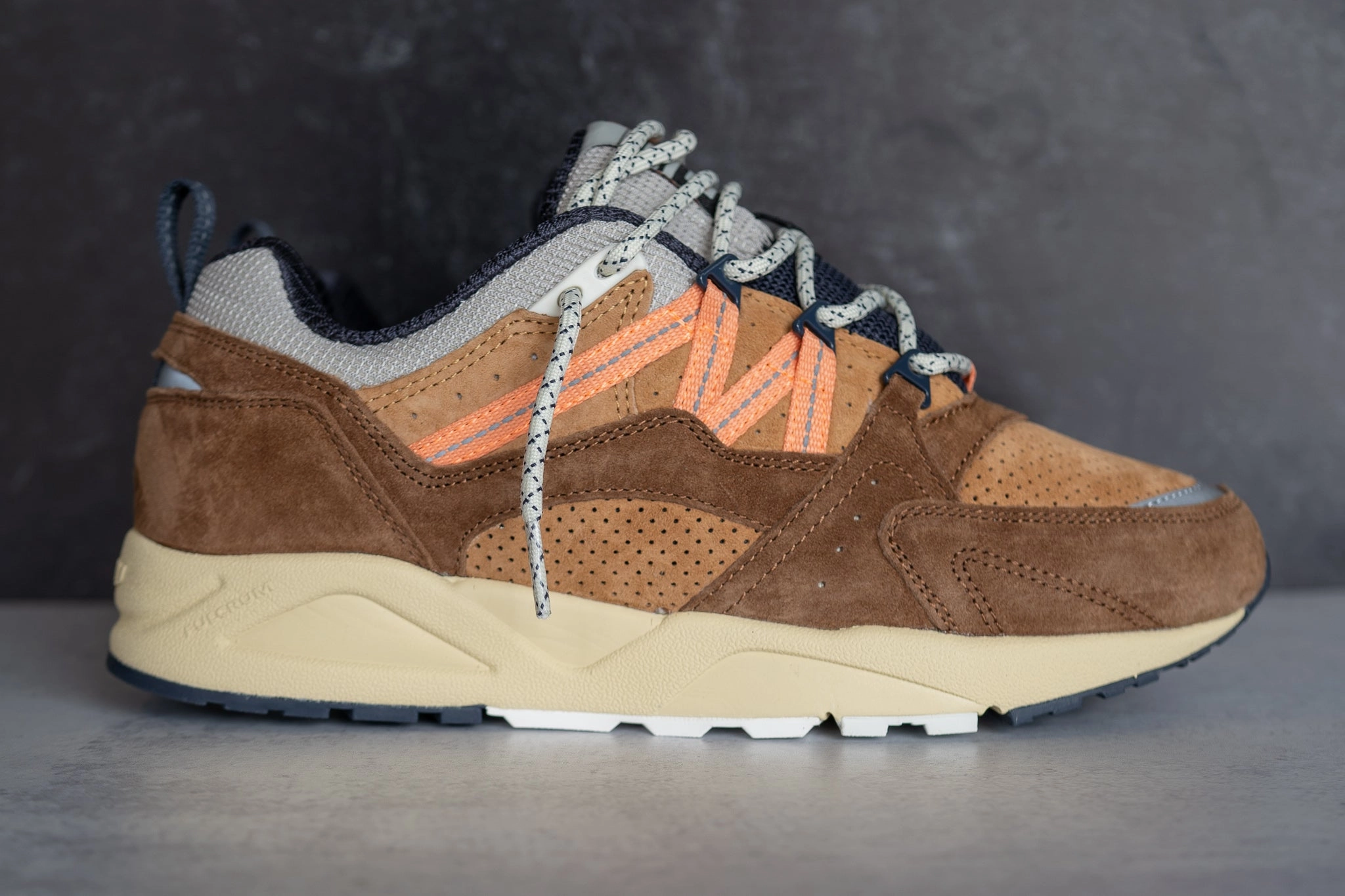 Karhu Fusion 2.0 (Cadmium Orange) Fashion Edge Sport Details