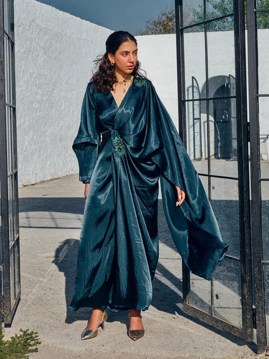 Shared Moment Basic essential JADE DRAPE GOWN