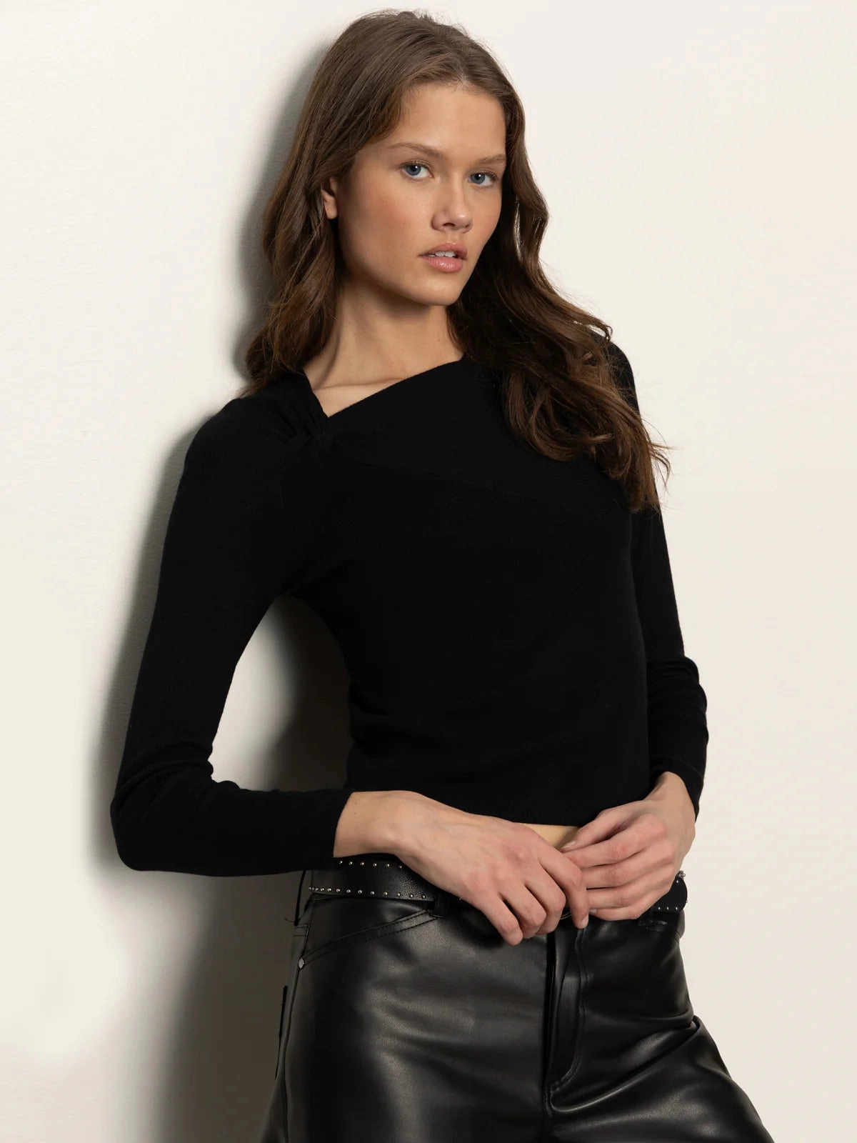 AntiPillingTechnology Eco Friendly Blend LONG SLEEVE SHOULDER TWIST TOP