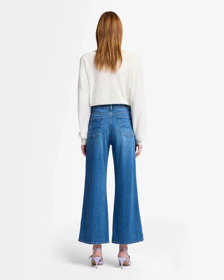 Basic Necessity Perfect Fit Design LOTTA CROPPED IN NEVADA