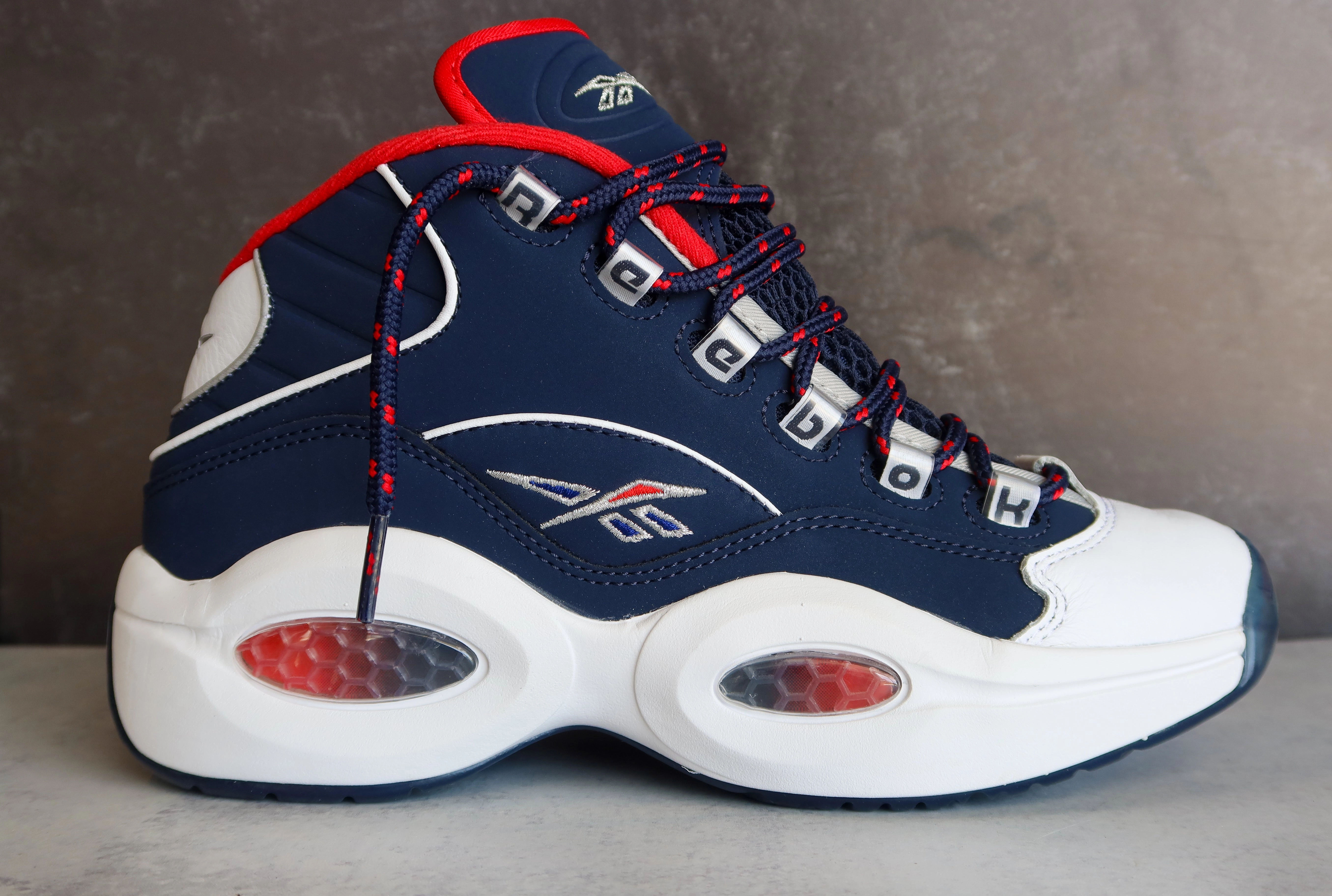Streamlined Reebok Question Mid Men's Basketball Shoes