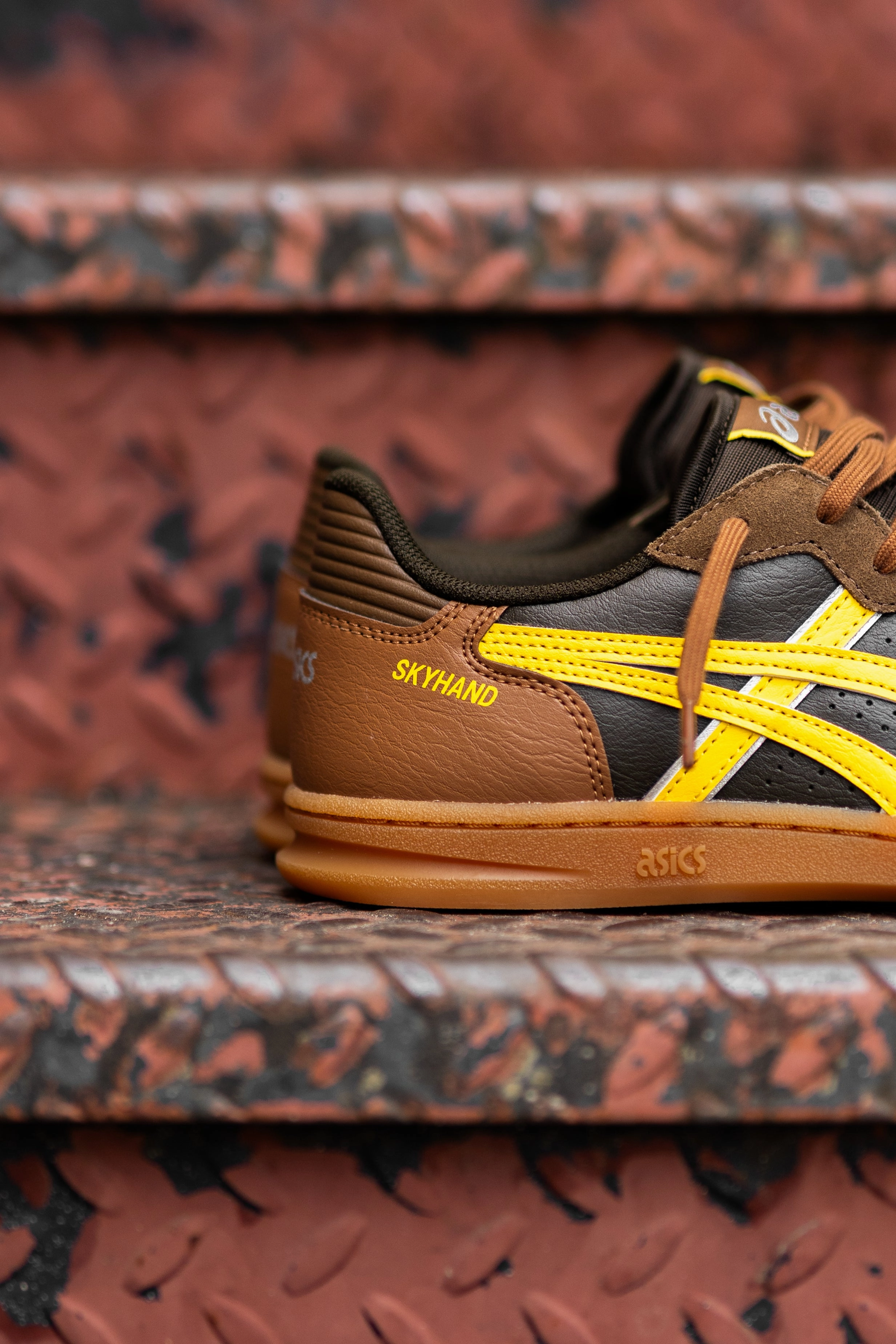 Dual Density Outsoles Men's Asics Skyhand OG (Black Coffee/Tai-Chi Yellow)