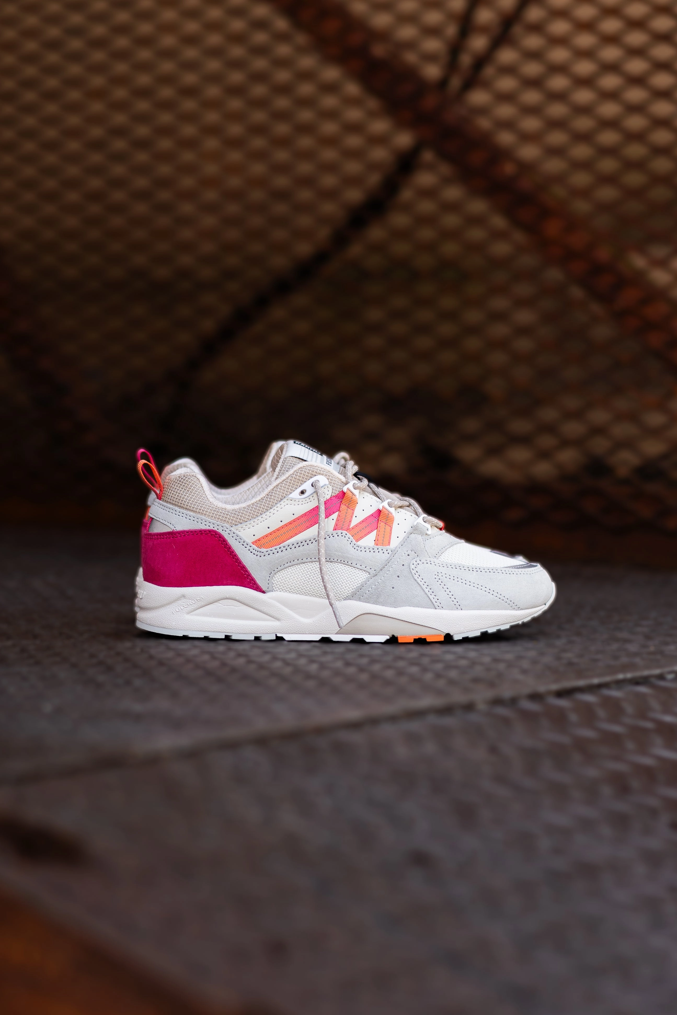 Men's Karhu Fusion 2.0 (Foggy Dew/Hot Pink) Traction Grip Pattern FlexibleSole